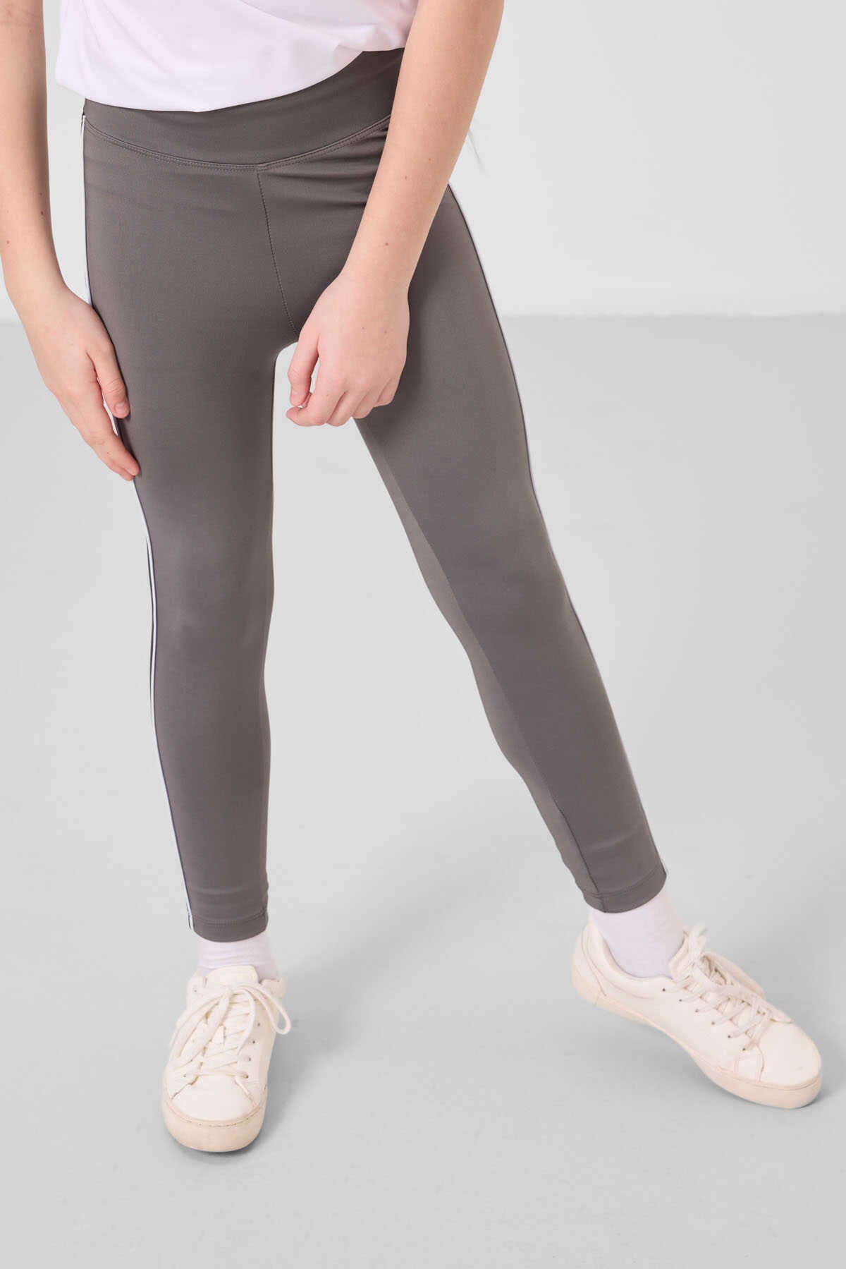 Tommylife Toptan O Yaka Yan Şerit Detaylı Standart Fit Performans Kız Çocuk Tayt Takım 75191 Beyaz Siyah