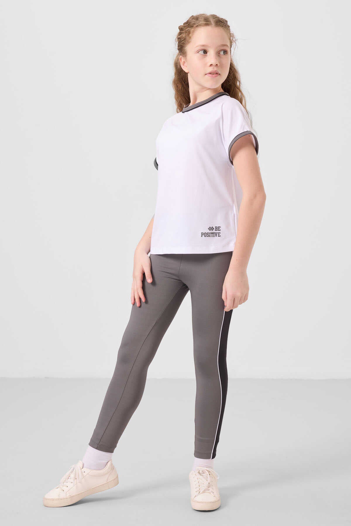 Tommylife Toptan O Yaka Yan Şerit Detaylı Standart Fit Performans Kız Çocuk Tayt Takım 75191 Beyaz Siyah