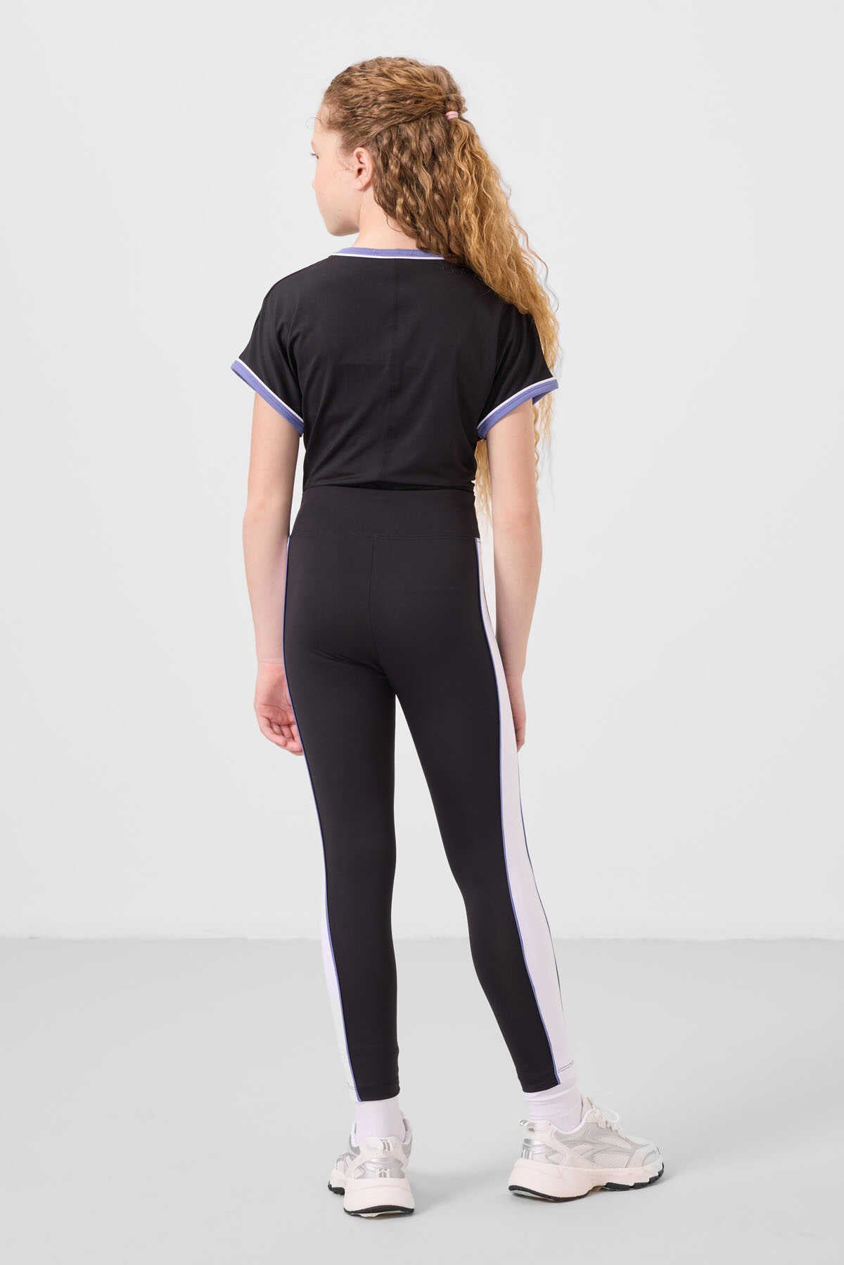 Tommylife Toptan O Yaka Yan Şerit Detaylı Standart Fit Performans Kız Çocuk Tayt Takım 75191 Beyaz Siyah