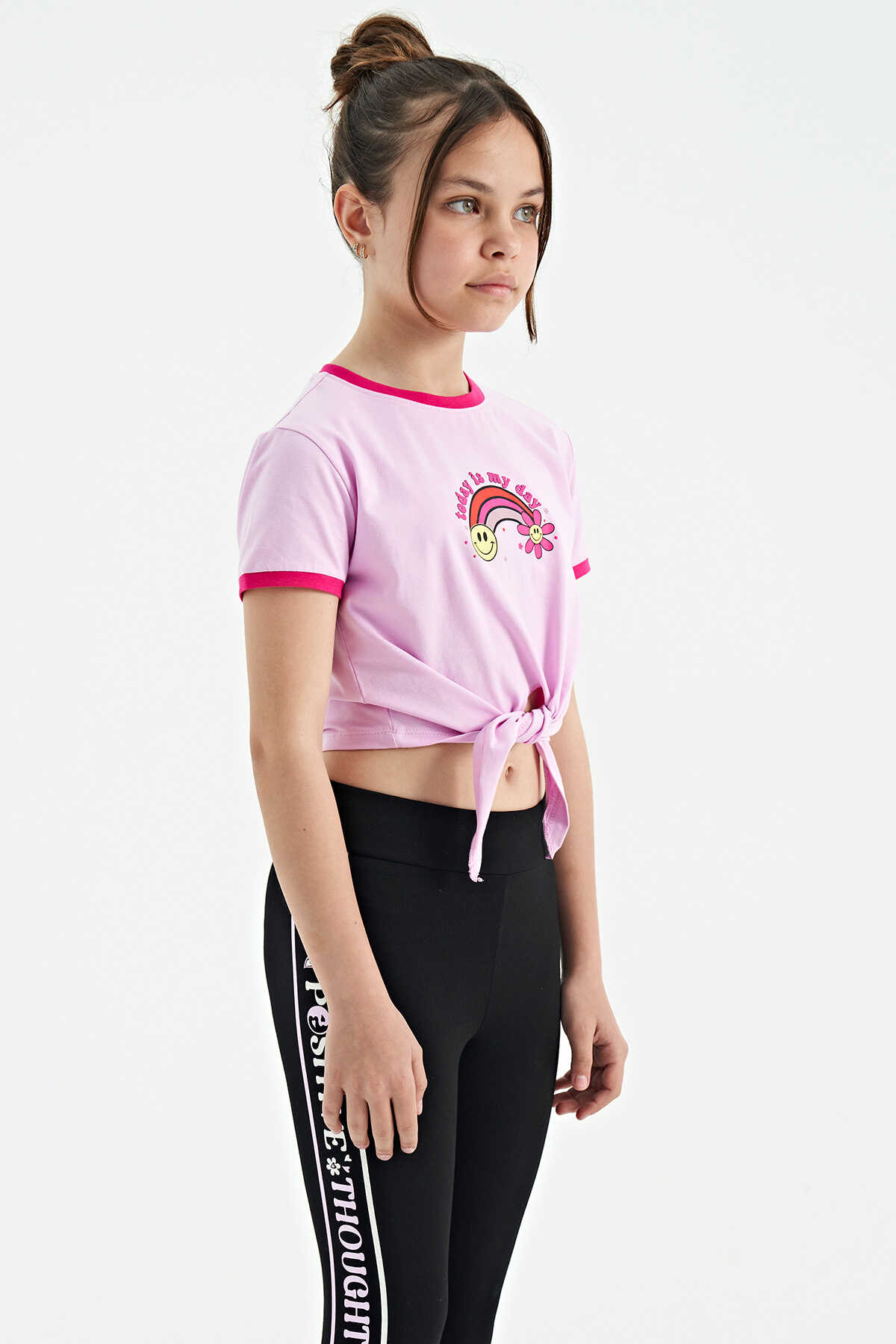 Tommylife Toptan Beyaz Baskı Detaylı O Yaka Çok Renkli Bağlama Detaylı Kız Çocuk T-Shirt - 75113