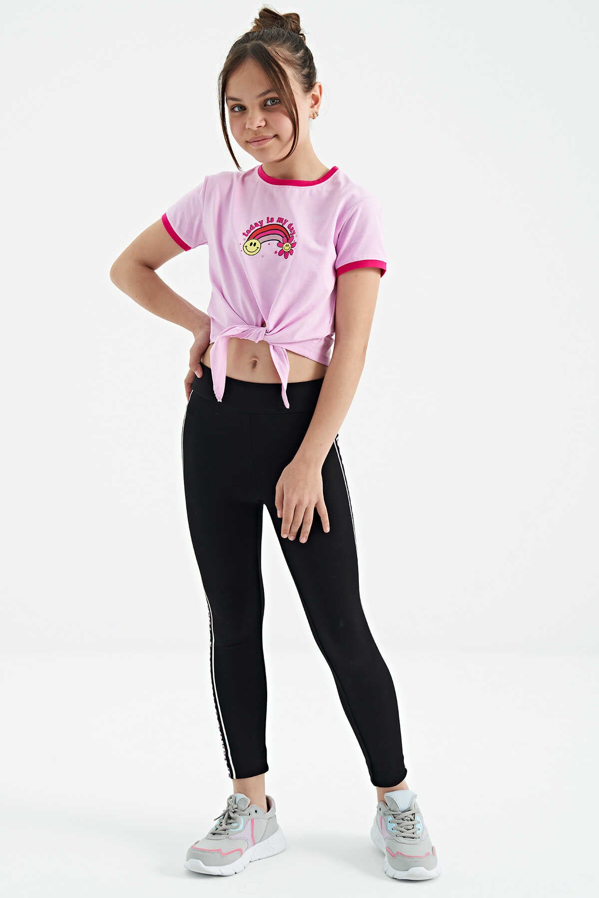 Tommylife Toptan Beyaz Baskı Detaylı O Yaka Çok Renkli Bağlama Detaylı Kız Çocuk T-Shirt - 75113