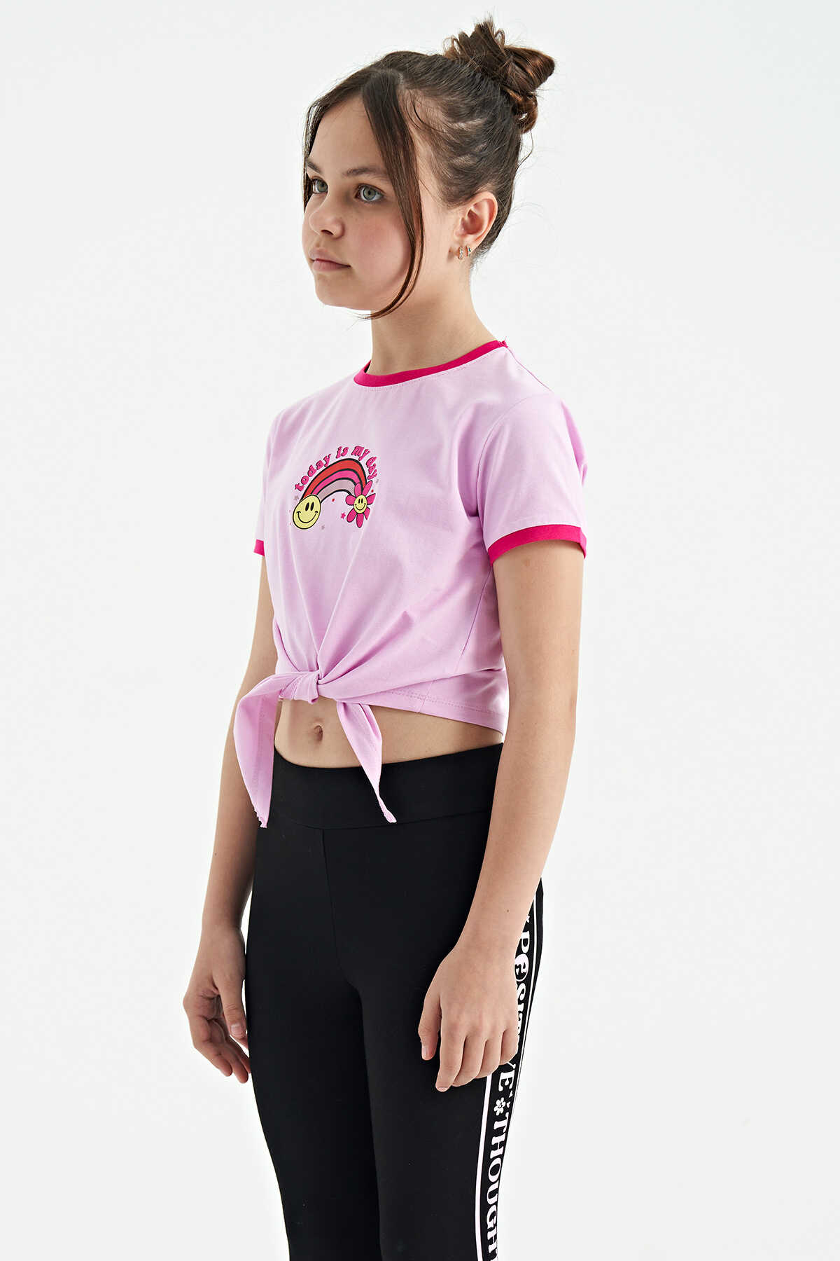 Tommylife Toptan Beyaz Baskı Detaylı O Yaka Çok Renkli Bağlama Detaylı Kız Çocuk T-Shirt - 75113