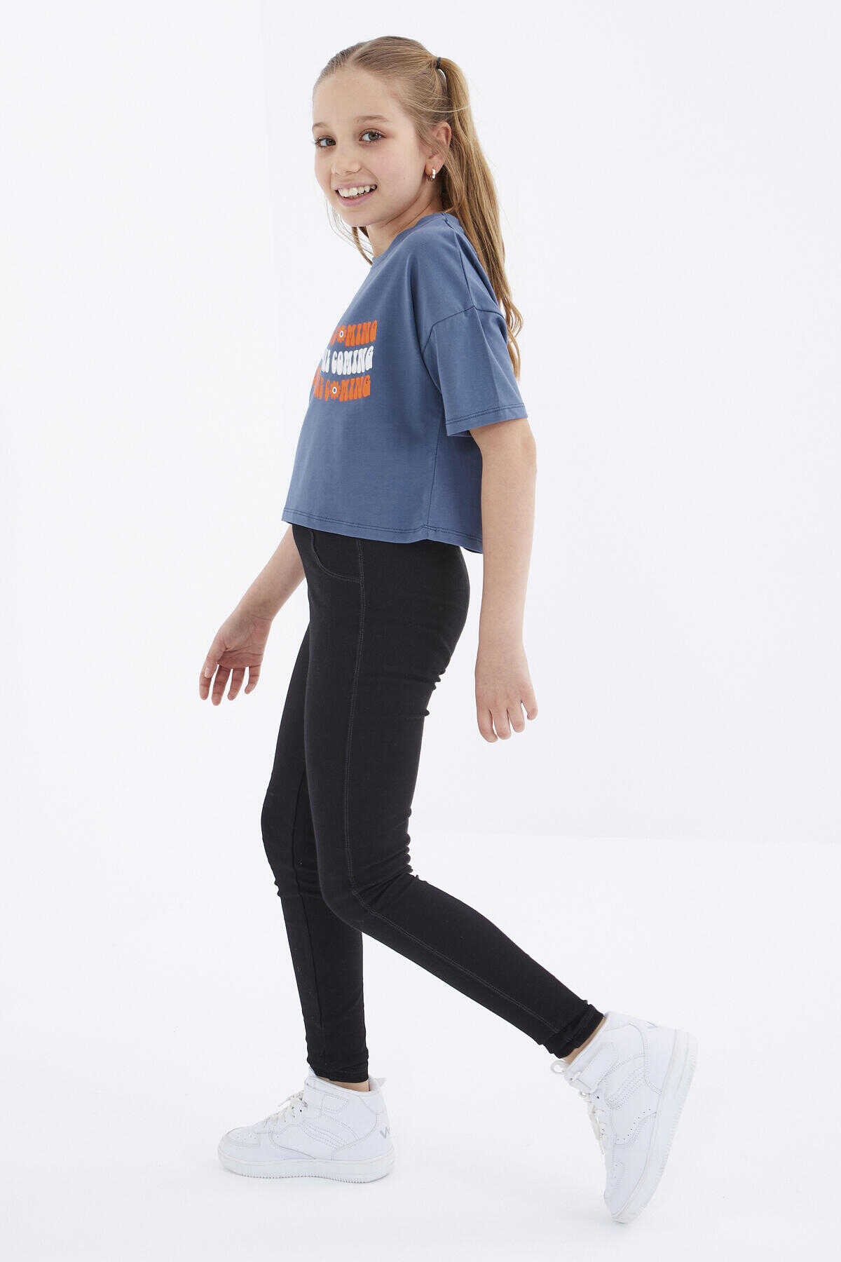 Tommylife Toptan Petrol Oversize Renkli Yazı Baskılı Düşük Omuz O Yaka Kız Çocuk Crop T-Shirt - 75038