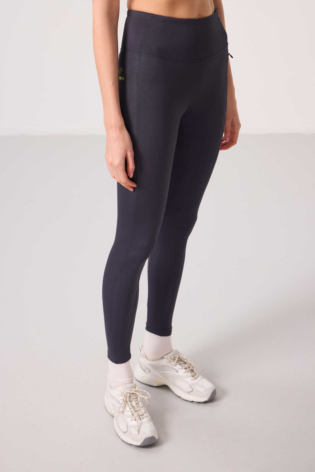 Tommylife Wholesale Polyester Flexible Standard Fit Performance Women's Leggings - 94667 Black