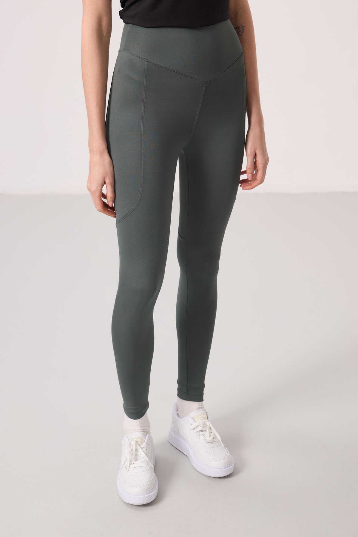Tommylife Wholesale Polyester Standard Fit Flexible Performance Women's Leggings - 94666 Black