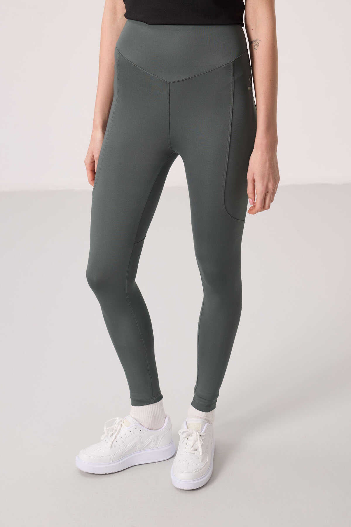 Tommylife Wholesale Polyester Standard Fit Flexible Performance Women's Leggings - 94666 Black