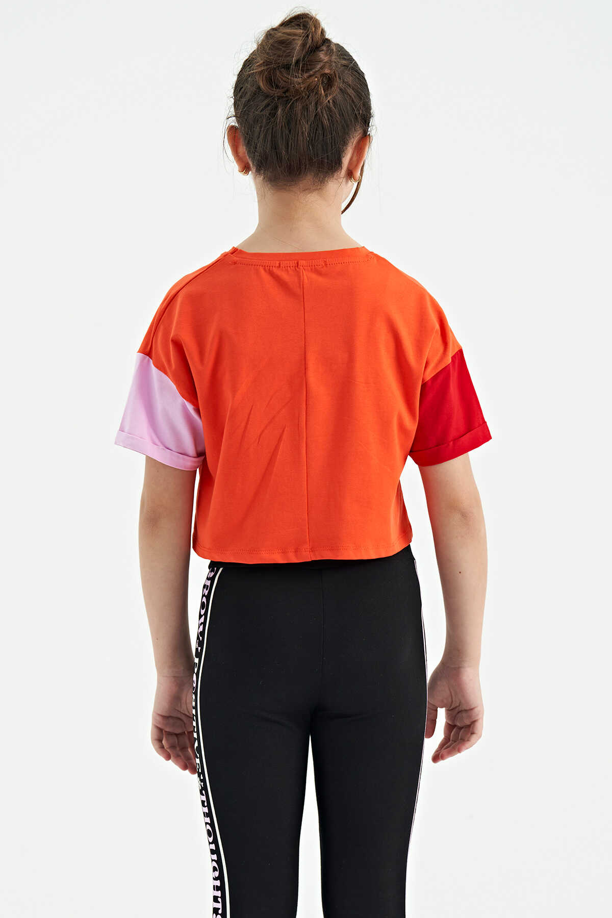 Tommylife Toptan Siyah Yazı Baskılı O Yaka Düşük Omuzlu Oversize Kız Çocuk T-Shirt - 75130