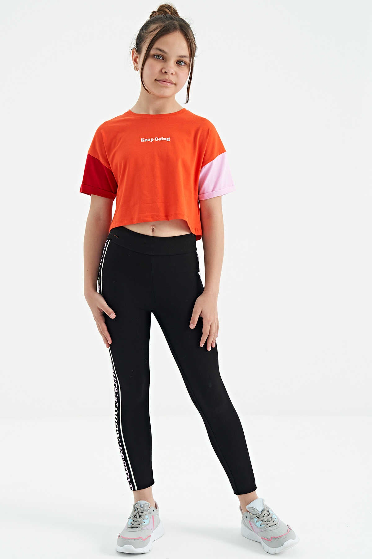 Tommylife Toptan Siyah Yazı Baskılı O Yaka Düşük Omuzlu Oversize Kız Çocuk T-Shirt - 75130