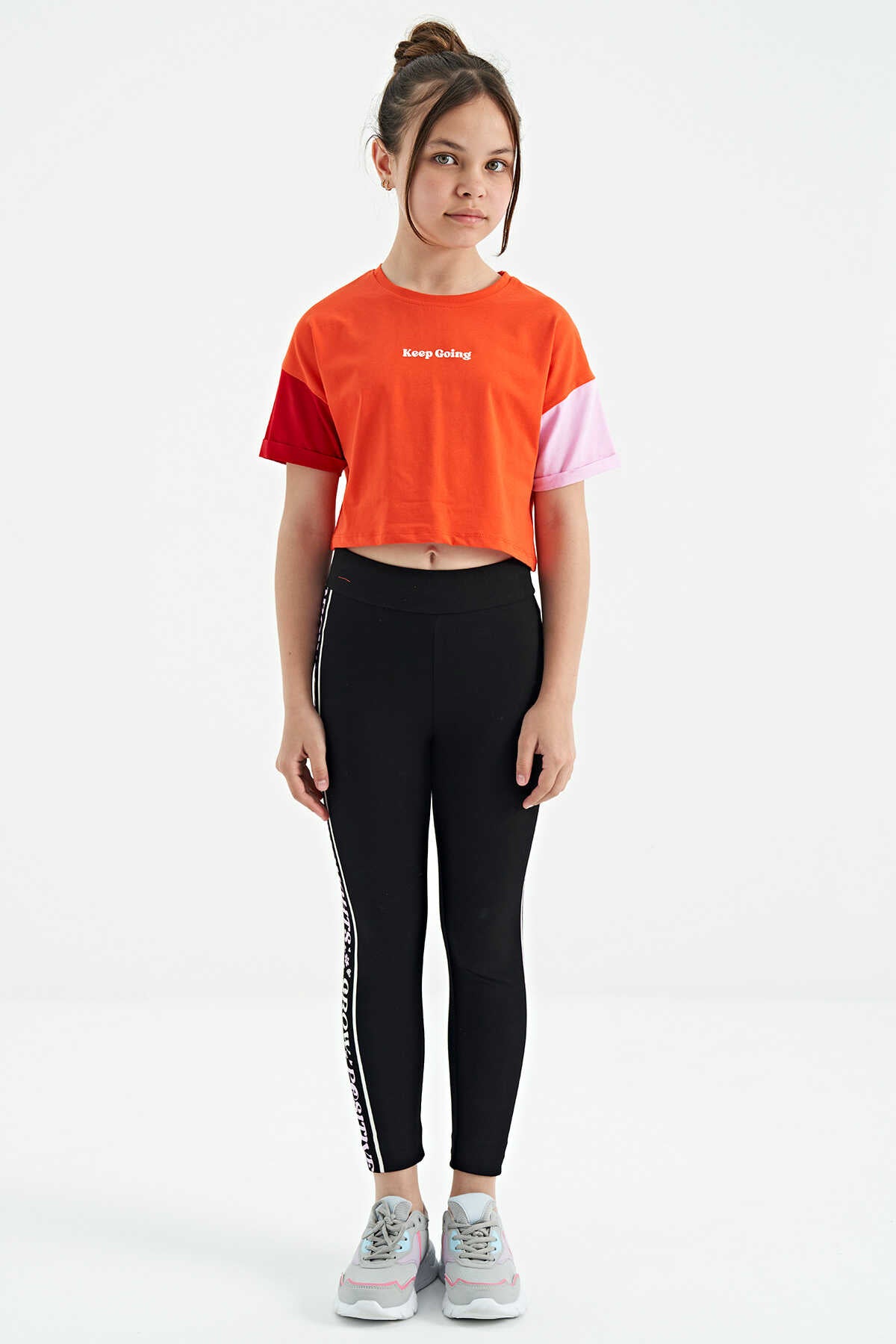 Tommylife Toptan Siyah Yazı Baskılı O Yaka Düşük Omuzlu Oversize Kız Çocuk T-Shirt - 75130