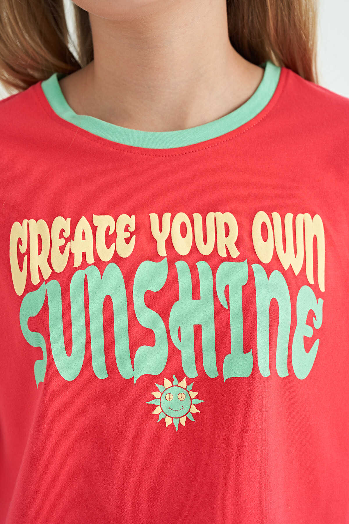 Tommylife Toptan Fiesta Renkli Yazı Baskılı O Yaka Oversize Kısa Kollu Kız Çocuk T-Shirt - 75111