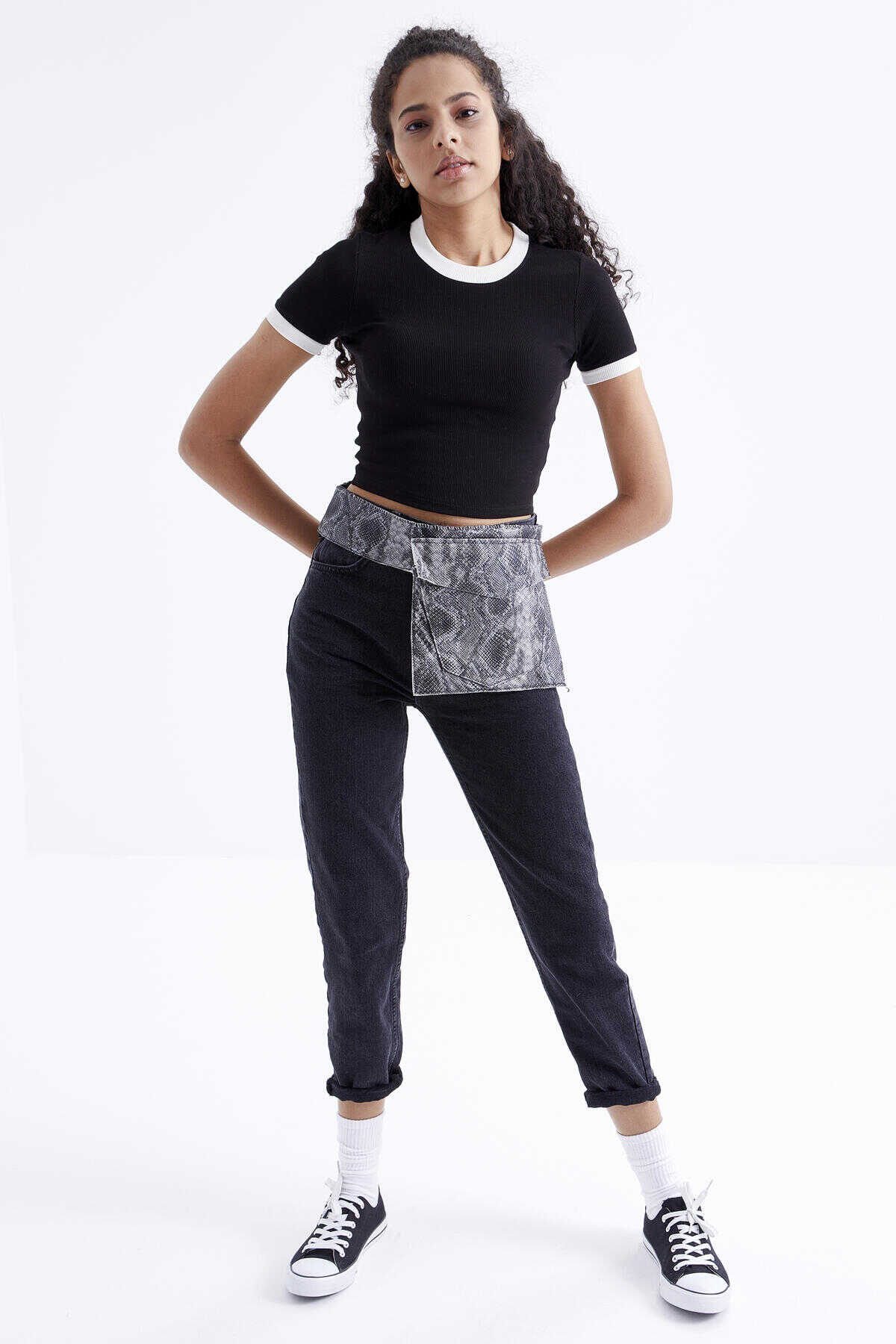 Tommylife Wholesale Black Basic O-Neck Women's Crop Top T-Shirt with Sleeve Detail - 97200