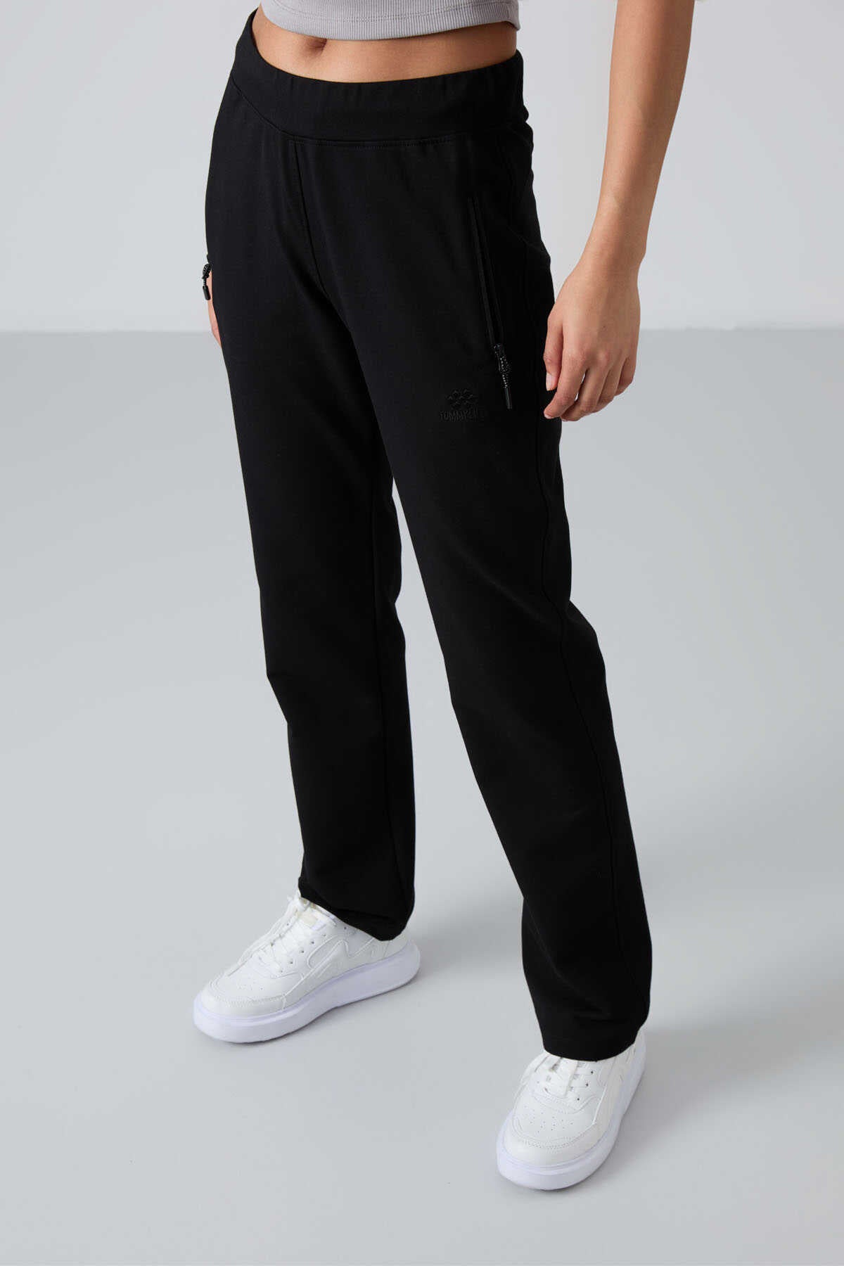 Tommylife Wholesale Black Zipper Pocket Comfortable Fit Classic Leg Women's Sweatpants - 94195
