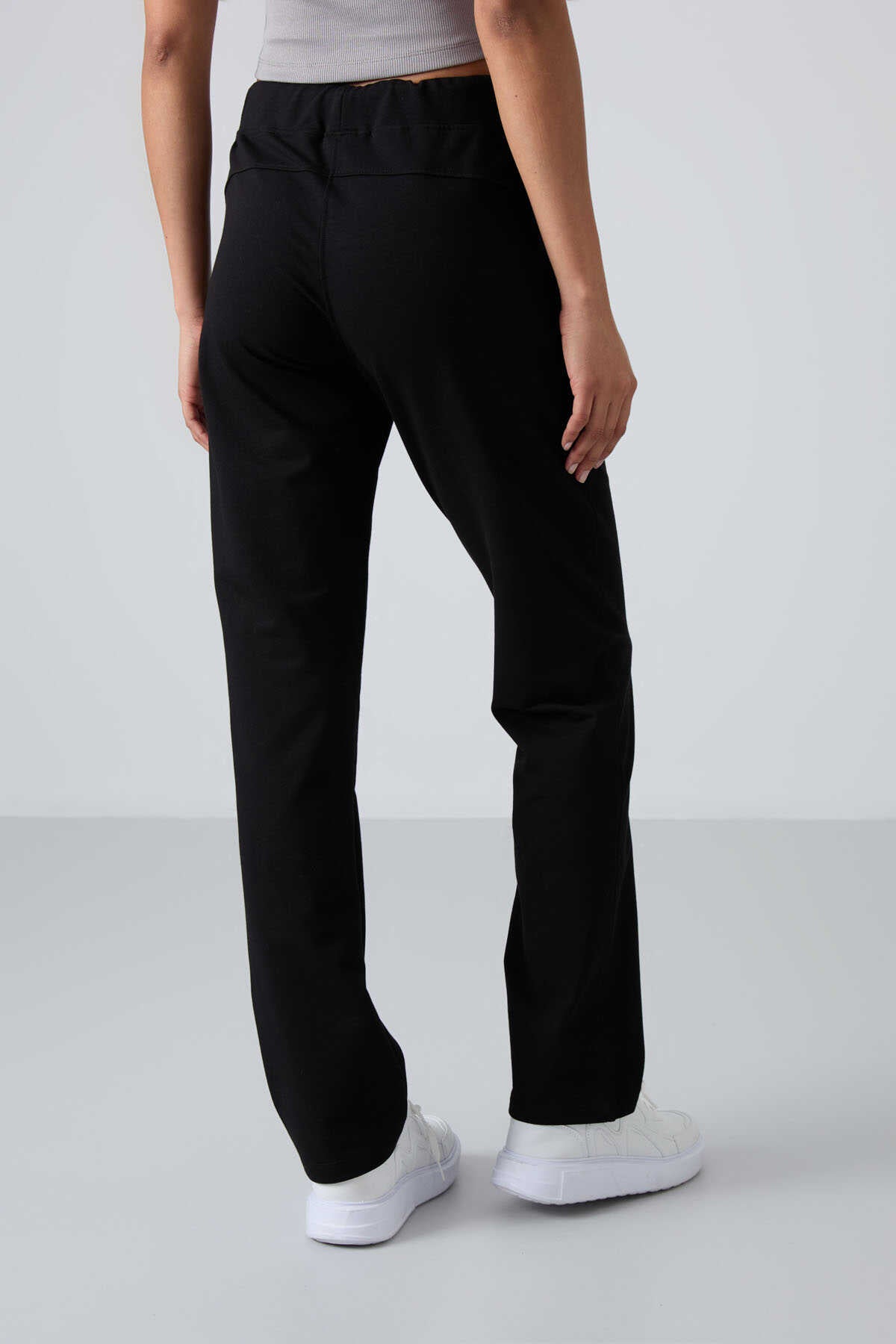 Tommylife Wholesale Black Zipper Pocket Comfortable Fit Classic Leg Women's Sweatpants - 94195