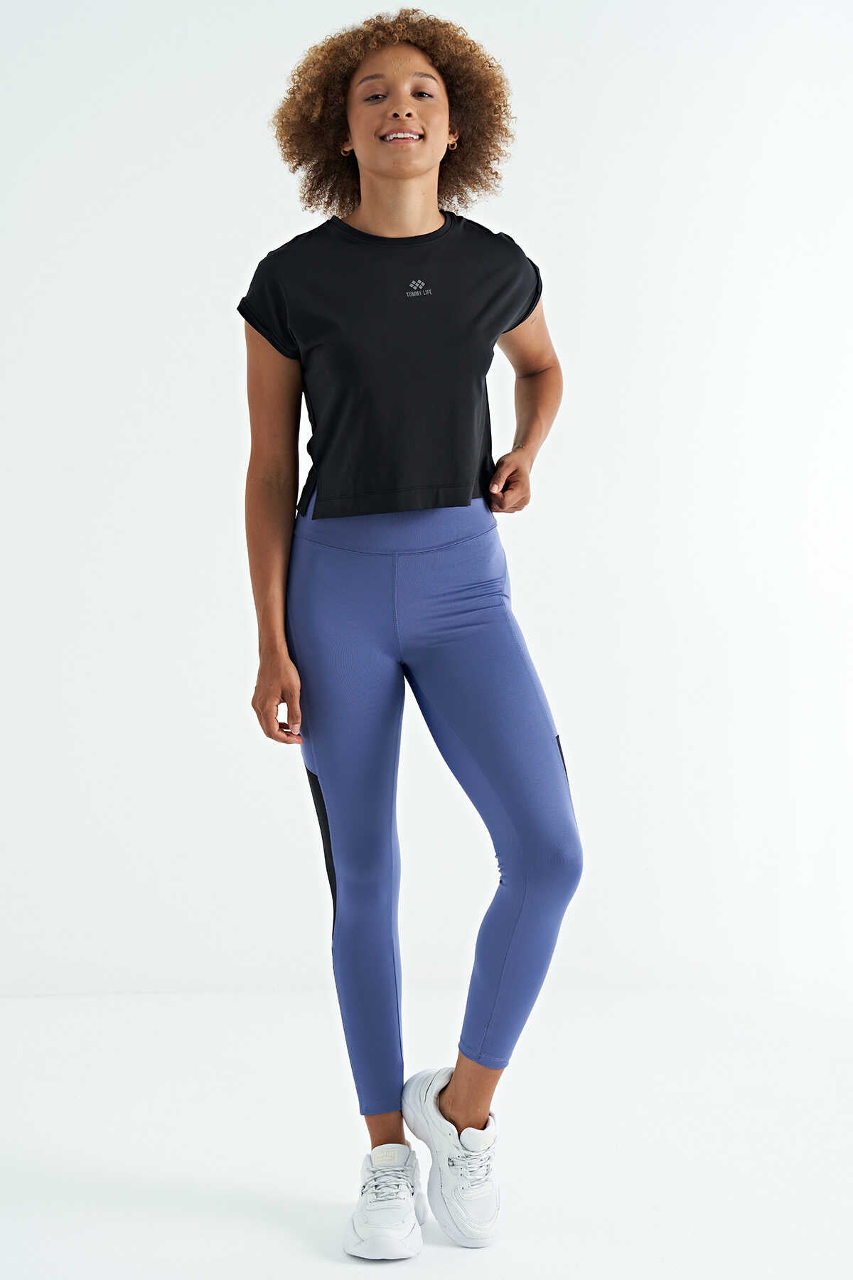 Tommylife Toptan Siyah Logo Baskılı O Yaka Düşük Kol Oversize Kadın Crop T-Shirt - 97262