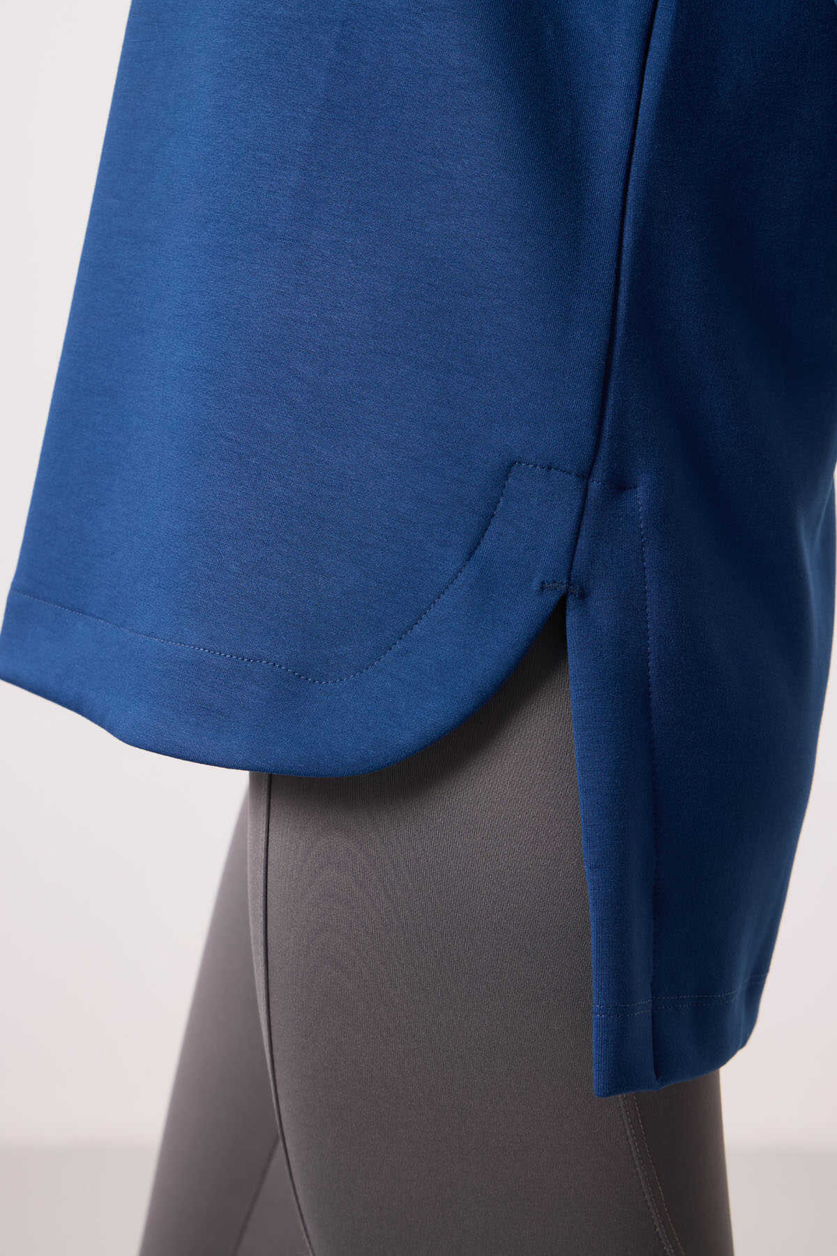 Tommylife Wholesale Soft Texture Crew Neck Comfortable Fit Women's Tunic Sweatshirt - 97305 Royal Blue