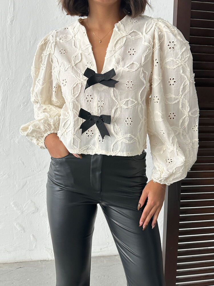 Topshow Toptan Fiyonk Detaylı Dantel Bluz – Taş
