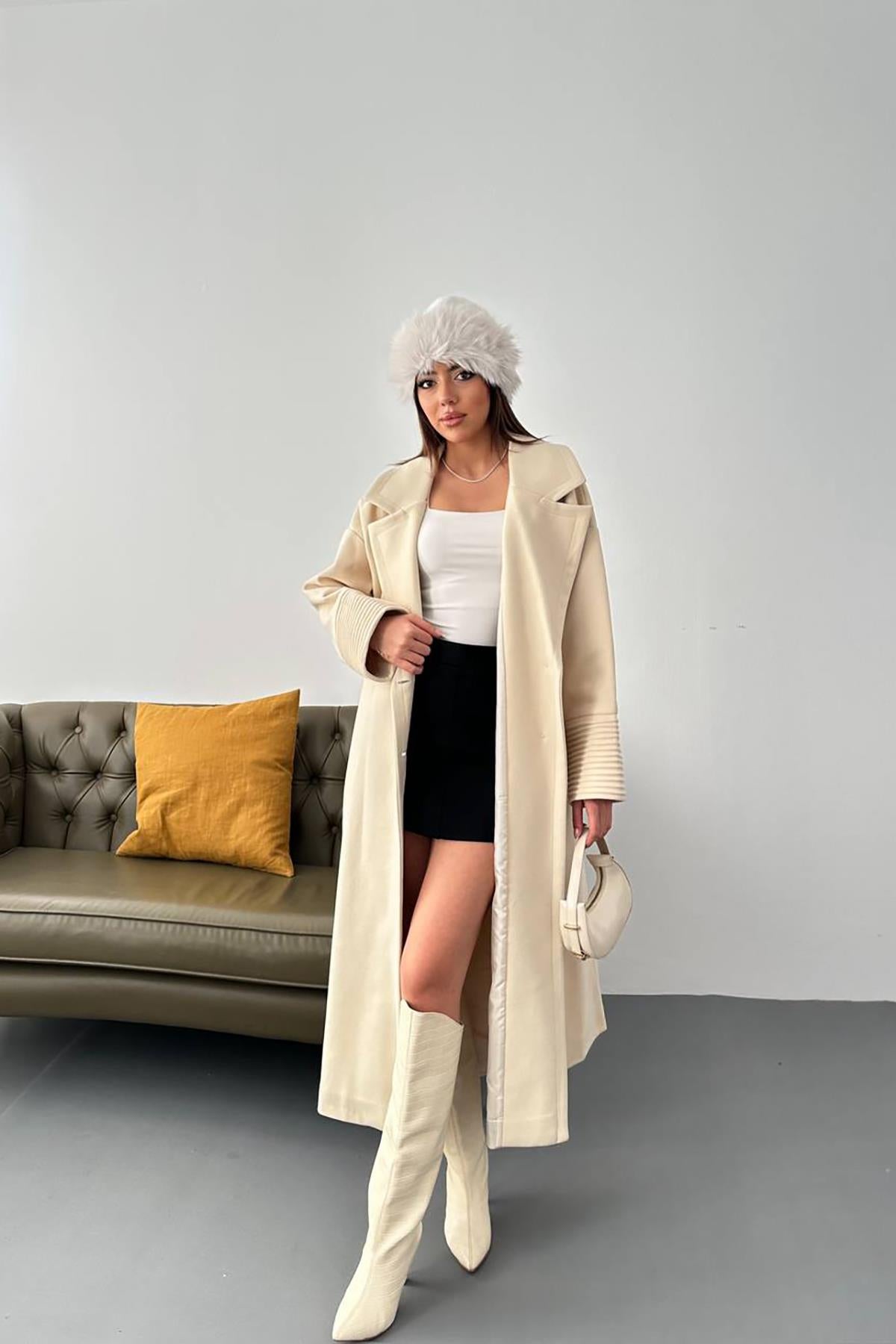 Toptan Bej Manşet Detaylı Kaban