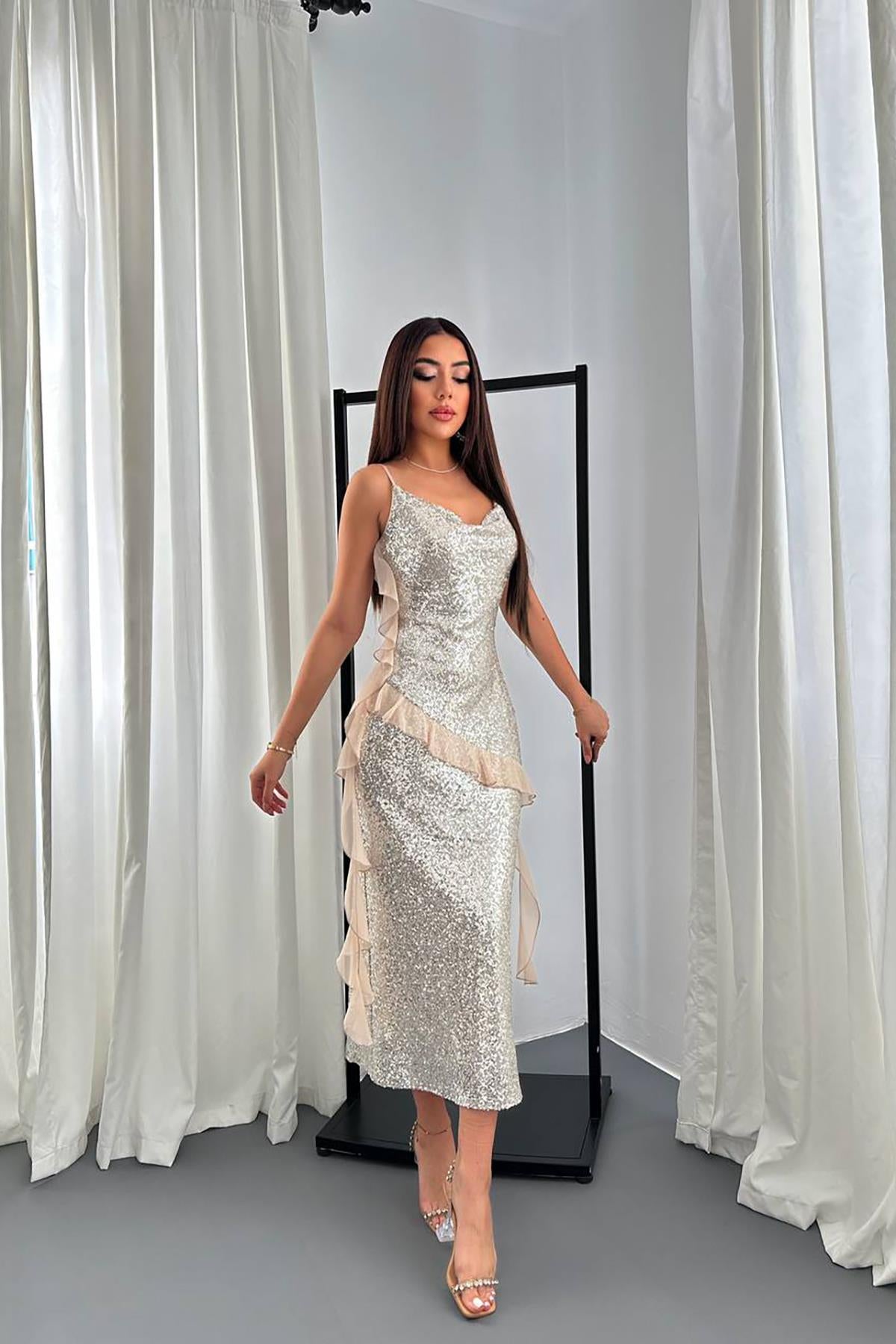 Toptan Bej Pul Payetli Şifon Fırfırlı Elbise