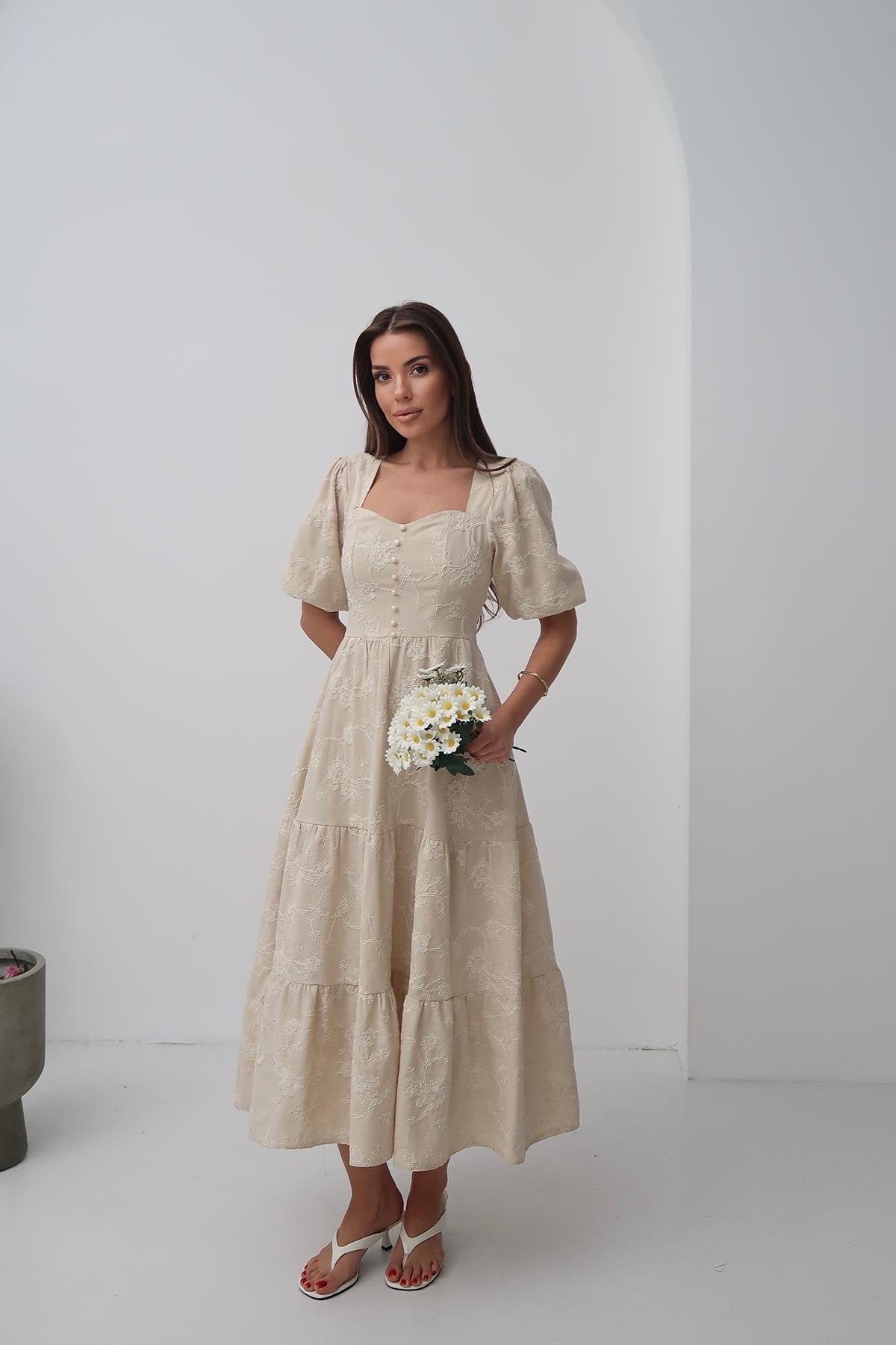 Toptan Bej Süs Düğmeli Balon Kollu Elbise