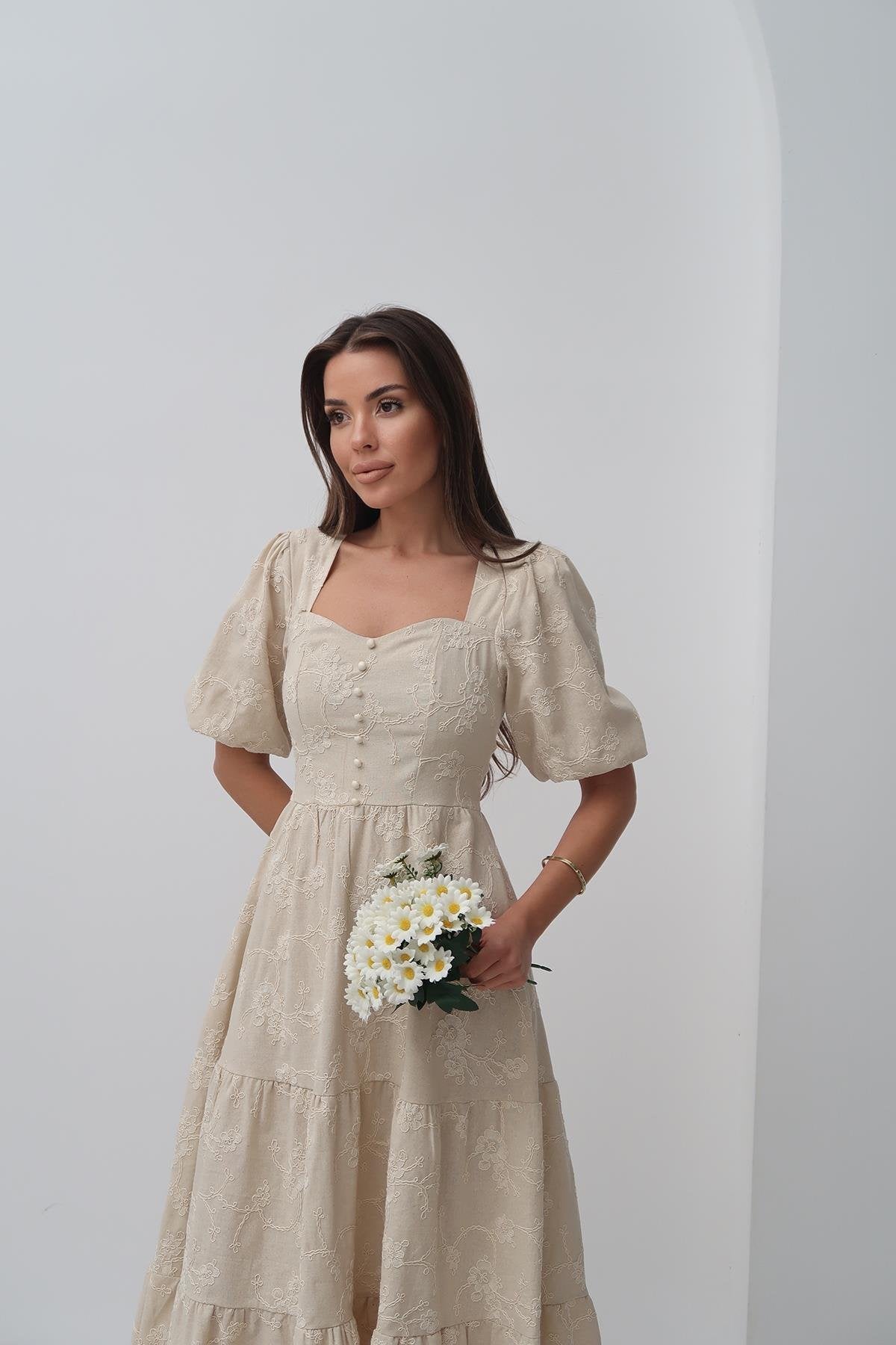 Toptan Bej Süs Düğmeli Balon Kollu Elbise