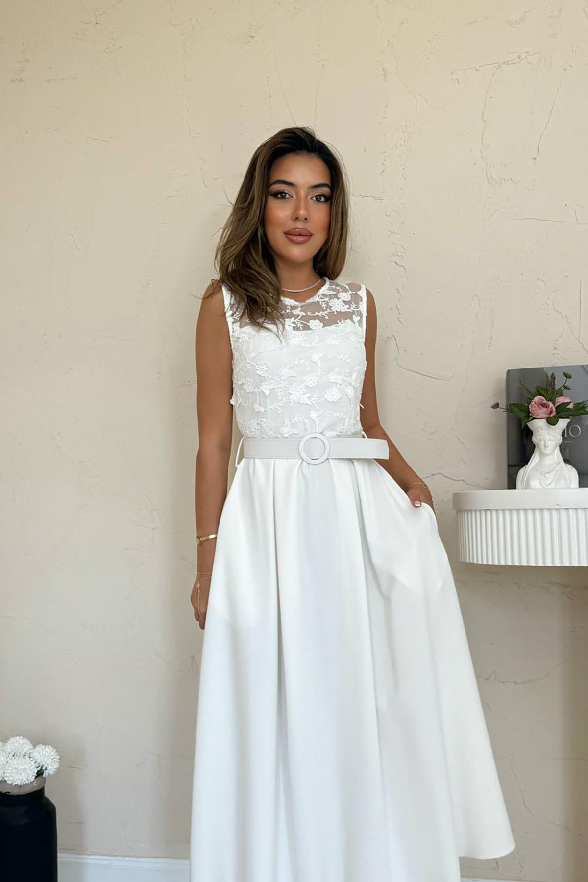 Toptan Beyaz Önü Dantel Detaylı Kemerli Elbise