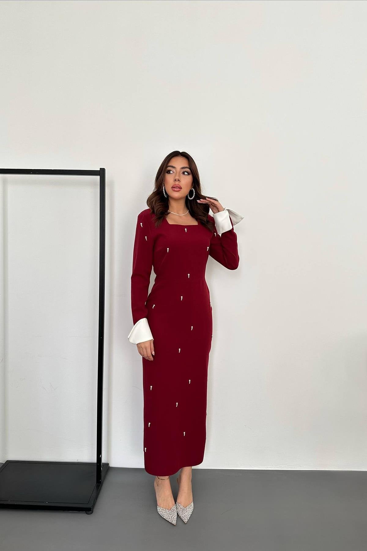 Toptan Bordo İşlemeli Atlas Elbise