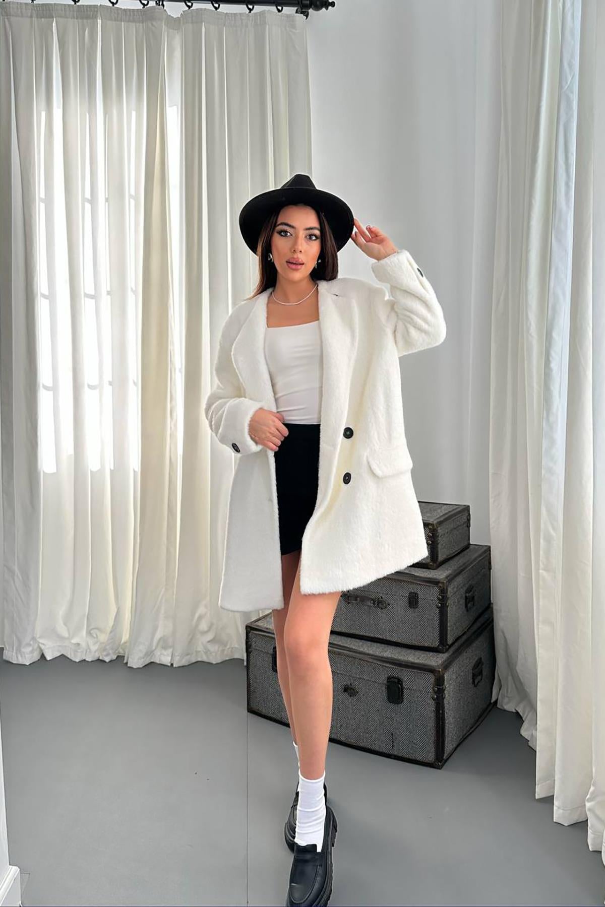 Toptan Ekru Tüylü Yumoş Kaban