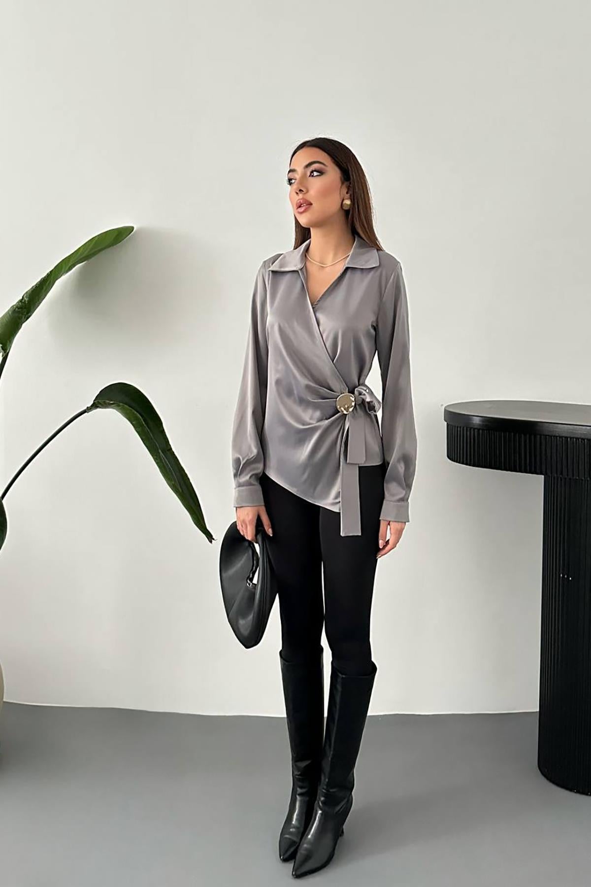 Toptan Gri Düğme Detaylı Saten Bluz