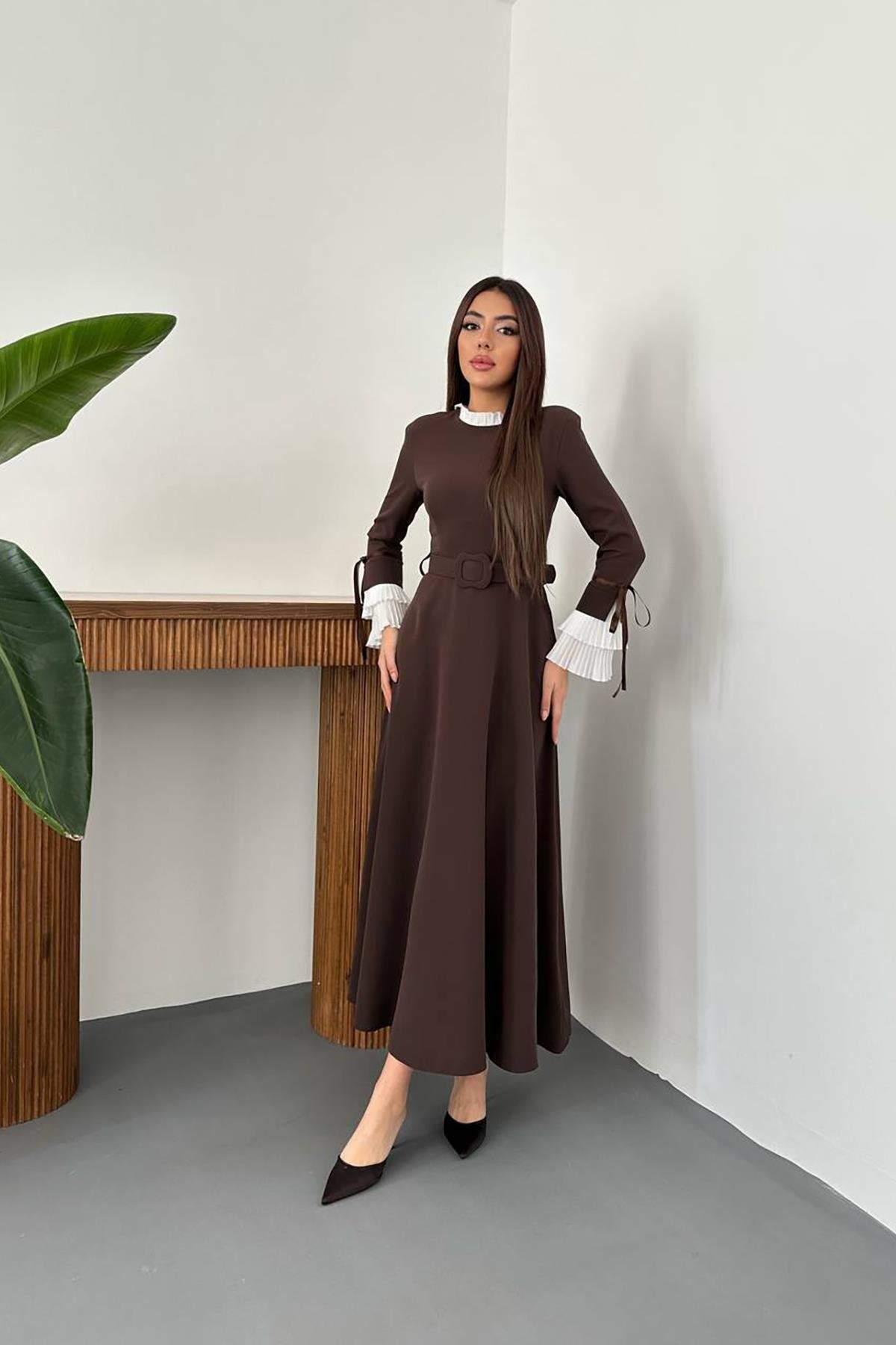 Toptan Kahverengi Yaka Ve Kollerı Pileli Elbise Kahverengi L