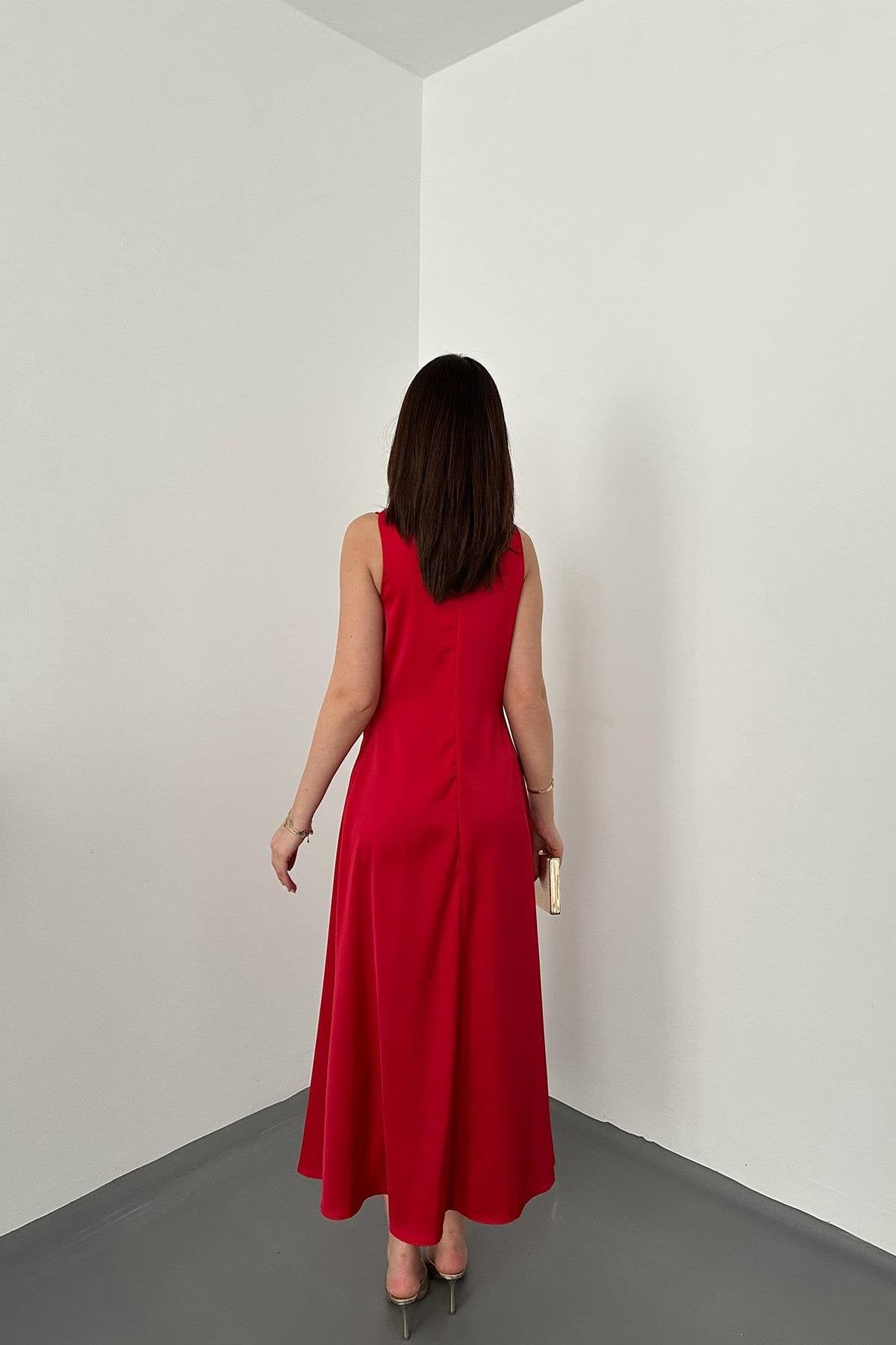 Toptan Kırmızı Saten Degaje Yaka Omuzlar Tokalı Elbise