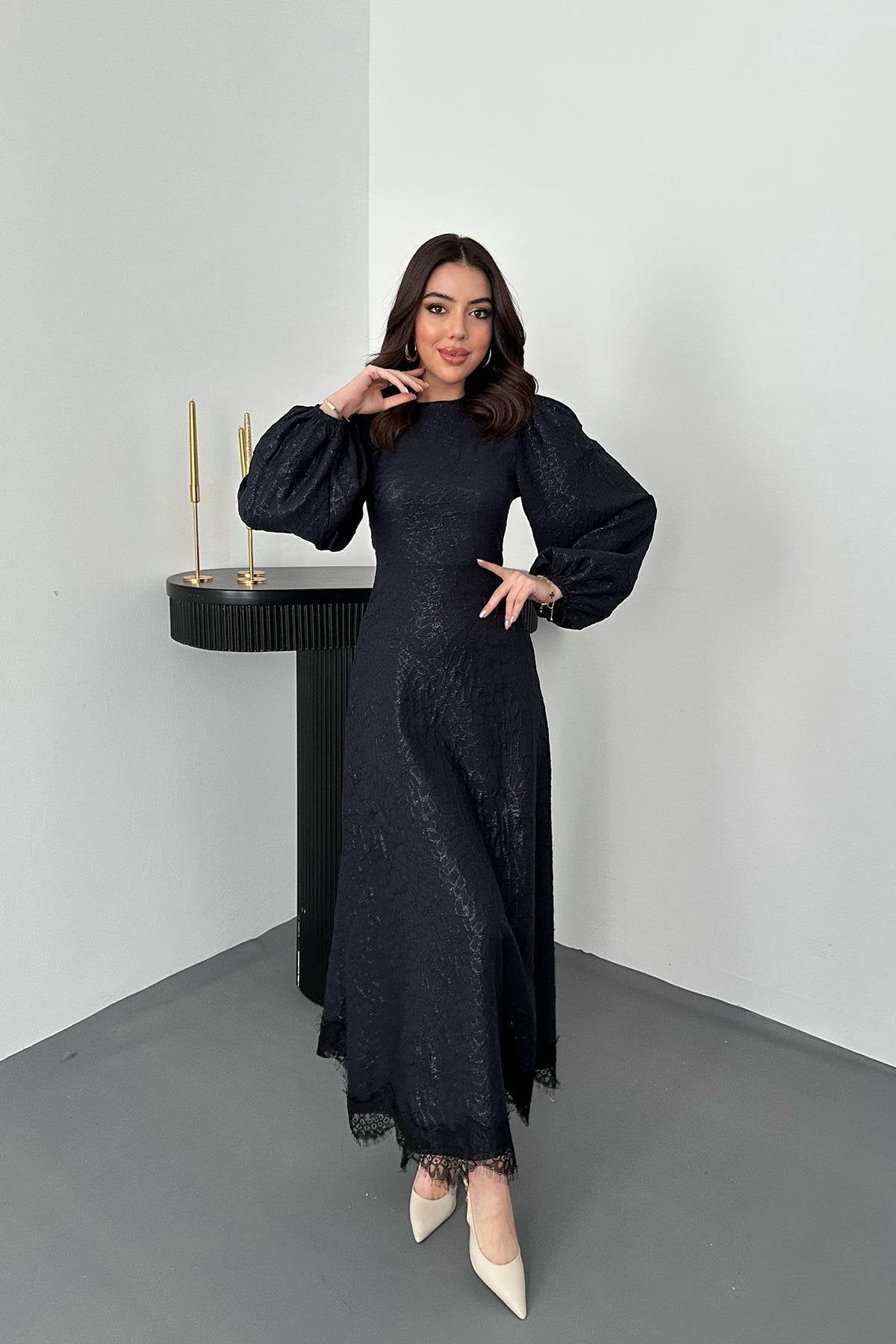 Toptan Lacivert Kabartmalı Dantel Detaylı Kemerli Uzun Elbise Lacivert L