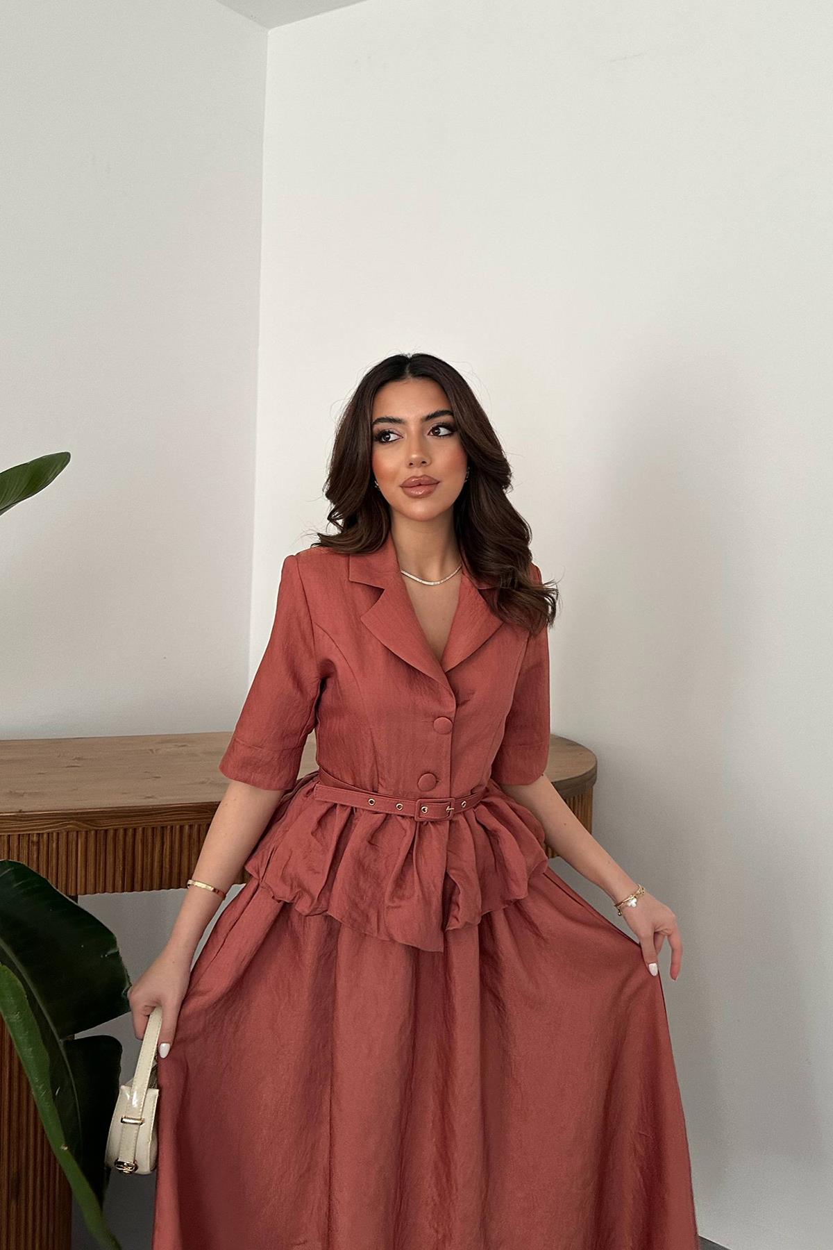 Toptan Mocca İnce Kemerli Fırfırlı Ceket Ve Büzgülü Etek Takım