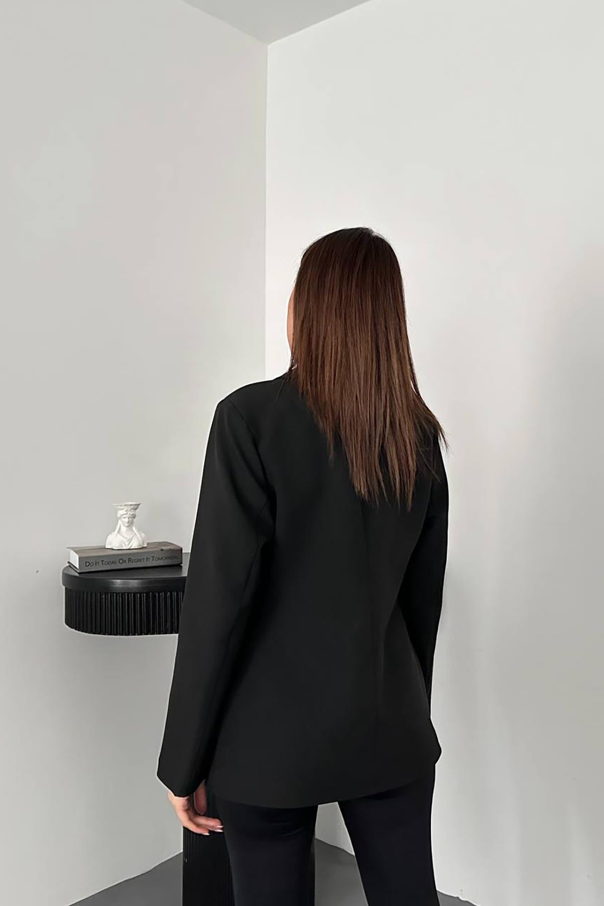 Siyah Belden Oturtmalı Blazer Ceket