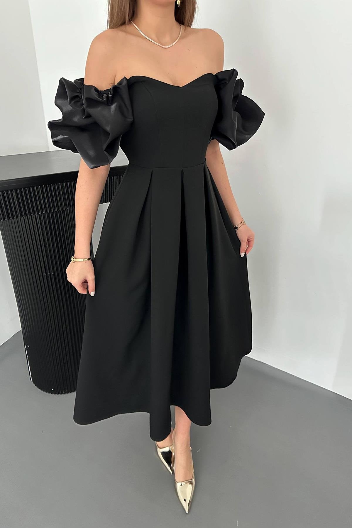 Toptan Siyah Kolları Balon Pileli Atlas Elbise