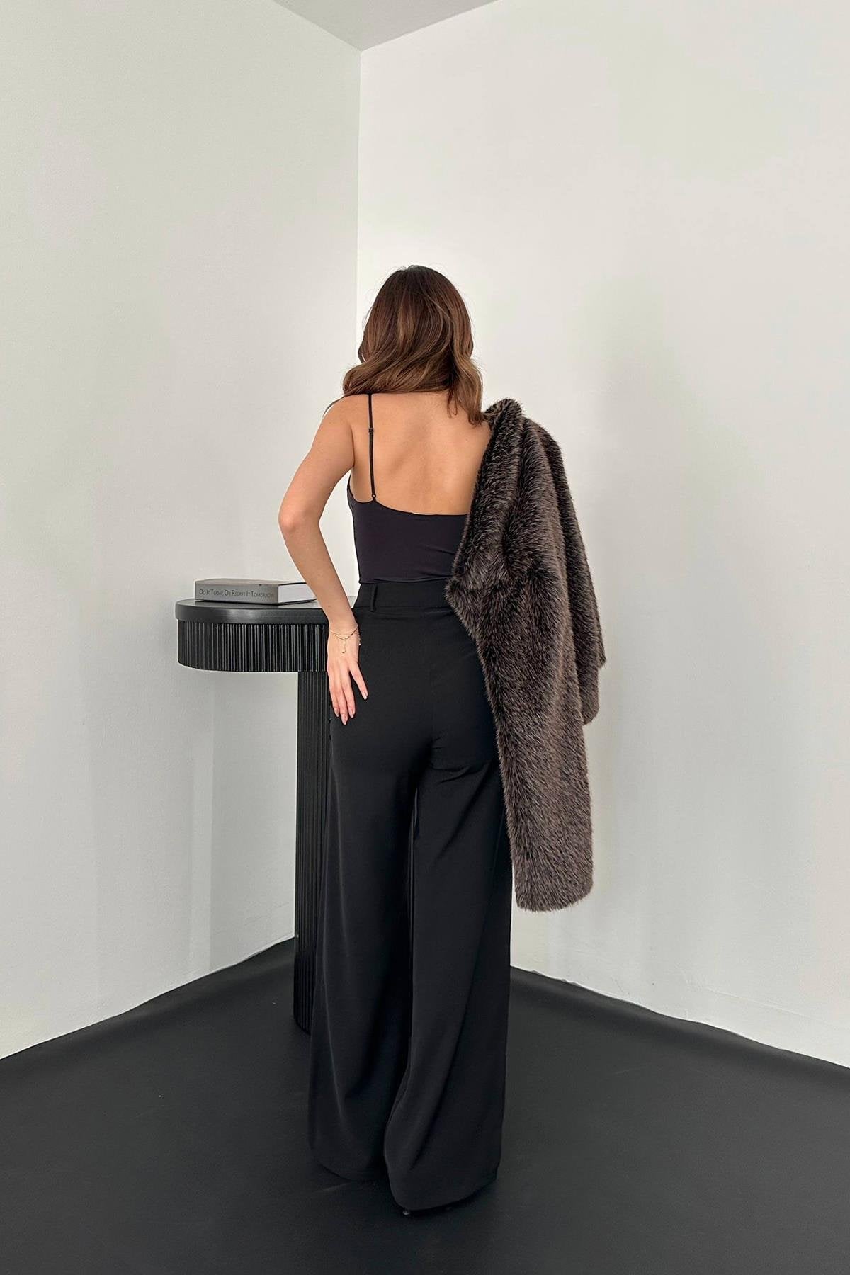 Toptan Siyah Yanları Piliseli Pantolon