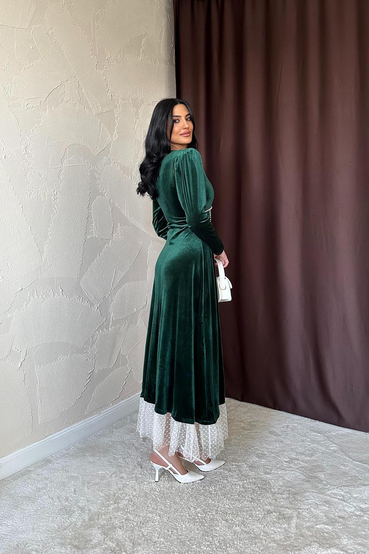 Toptan Zümrüt İnci Aksesuarlı Kadife Elbise