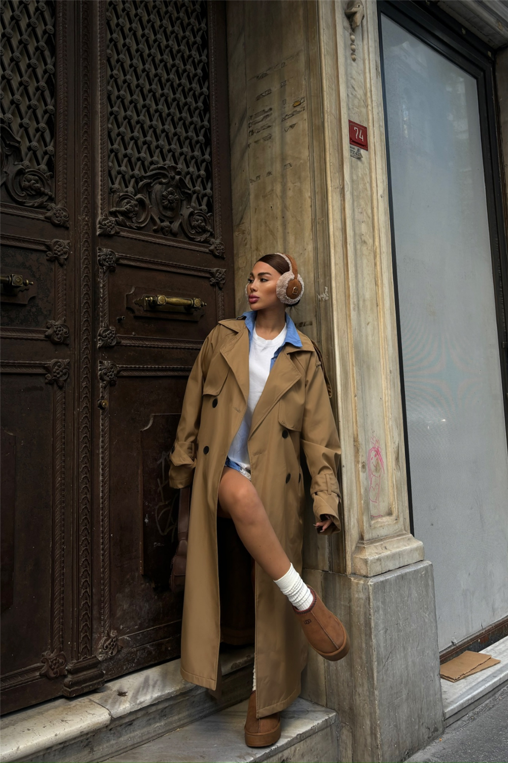 TRENCH YANDAN YIRTMAÇ DETAYLI - Kahverengi