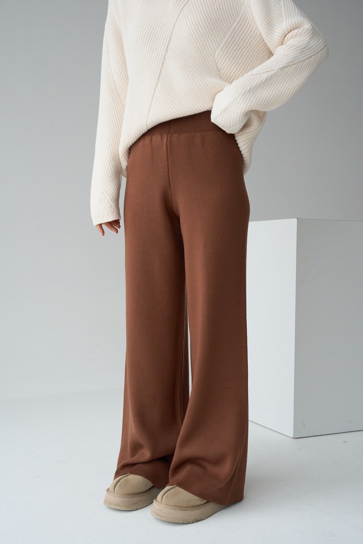 Milk Coffee Knit Trousers