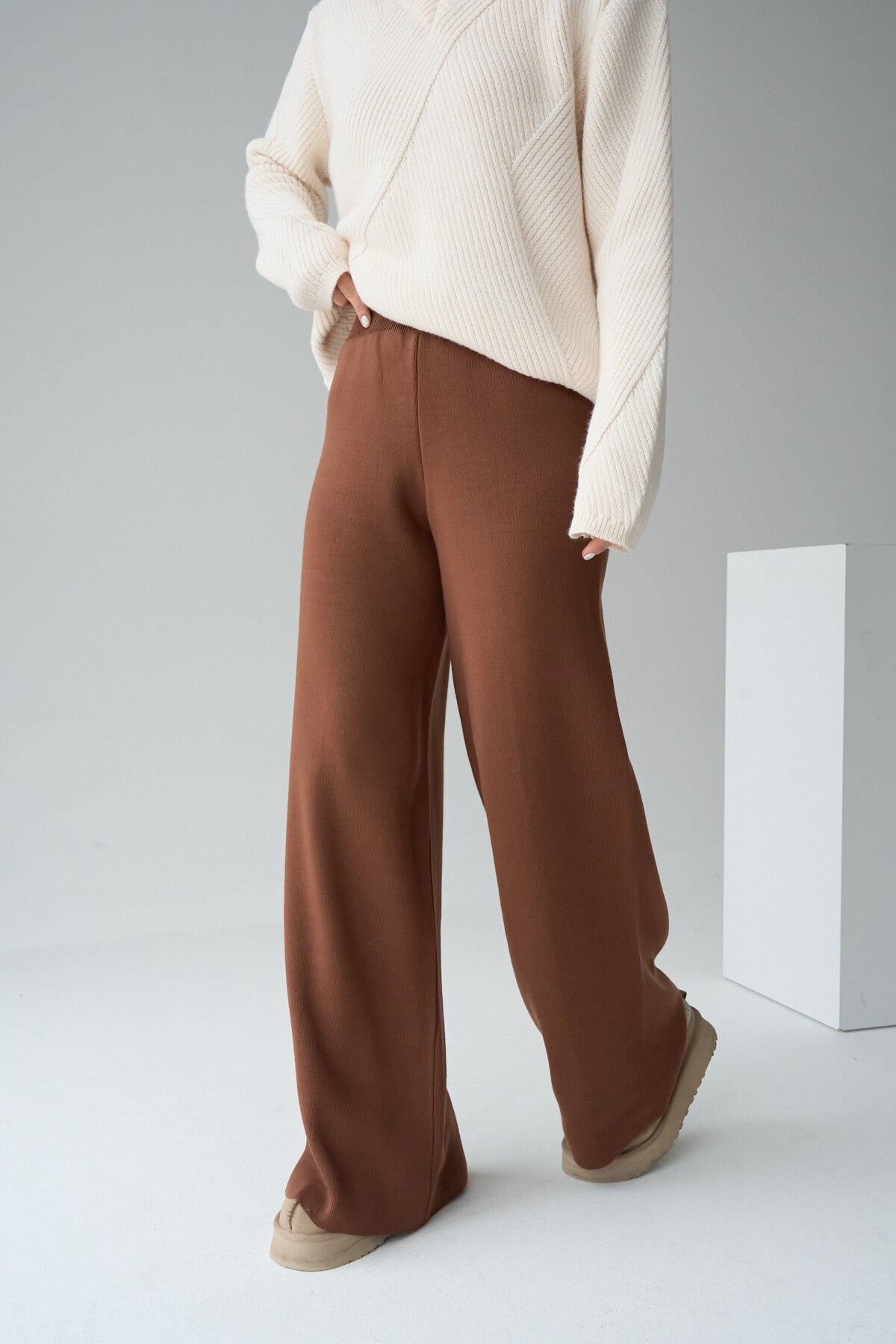 Milk Coffee Knit Trousers