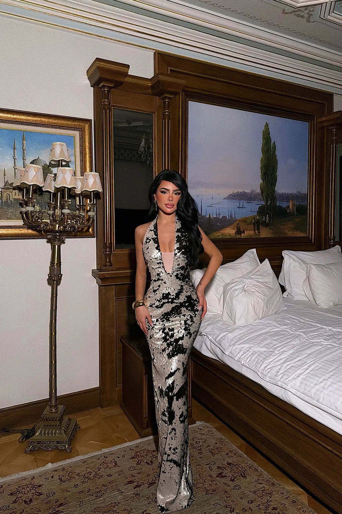 Çift Renk Krem Hologram Askılı Elbise