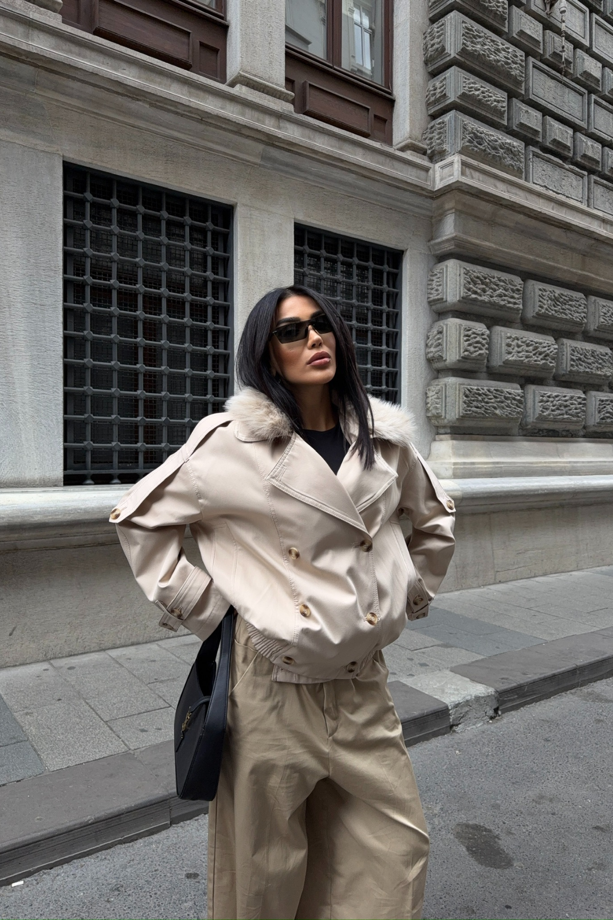 YAKASI KÜRKLÜ KISA TRENCH - Bej