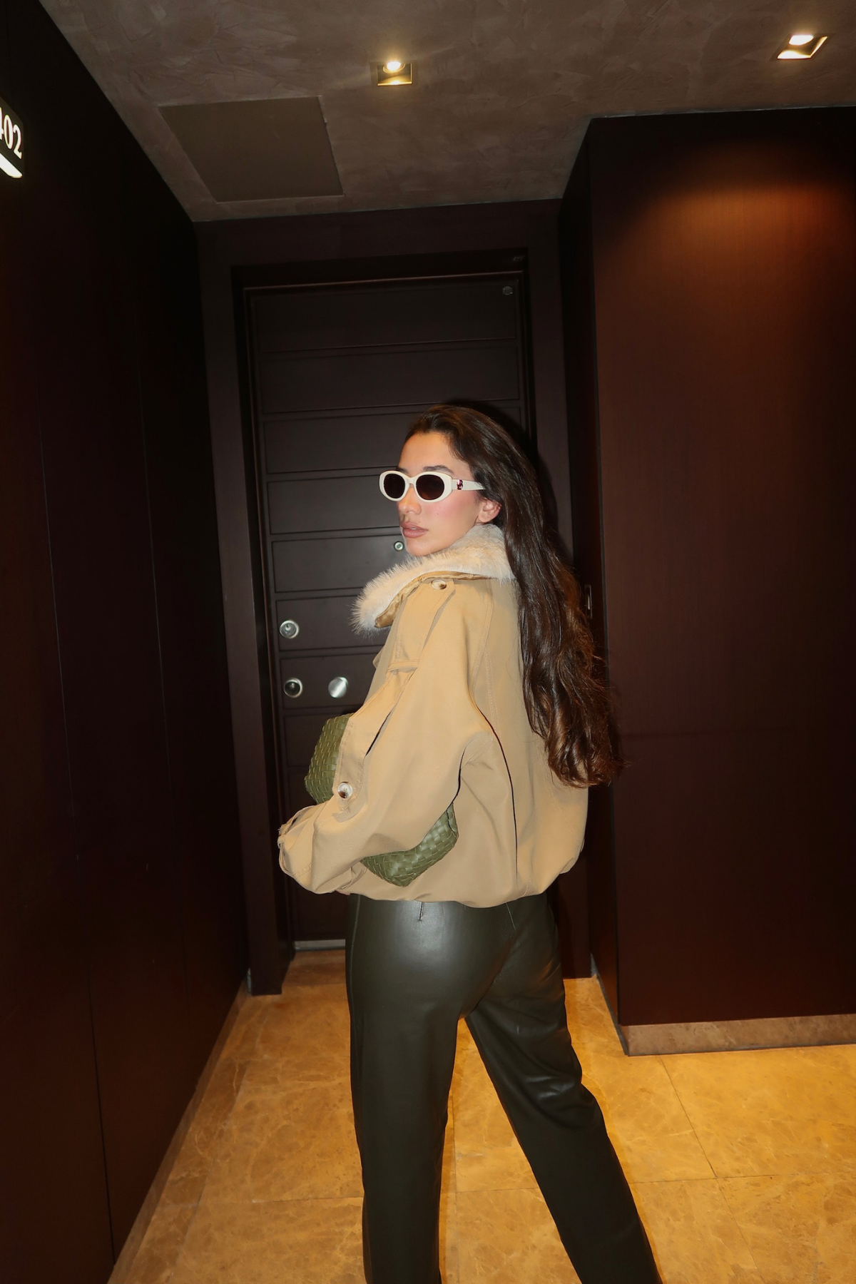 YAKASI KÜRKLÜ KISA TRENCH - Bej