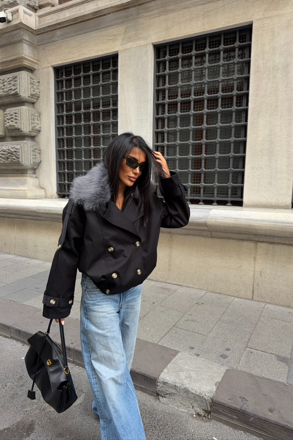 YAKASI KÜRKLÜ KISA TRENCH - Siyah