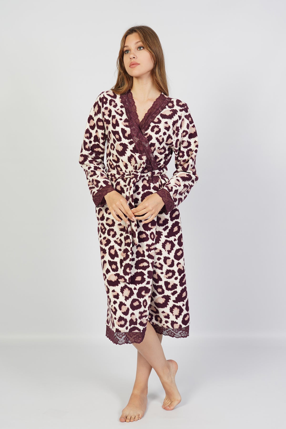 WOMEN'S FLEECE LONG-SLEEVE LACE-TRIMMED ROBE WITH POCKETS - BROWN