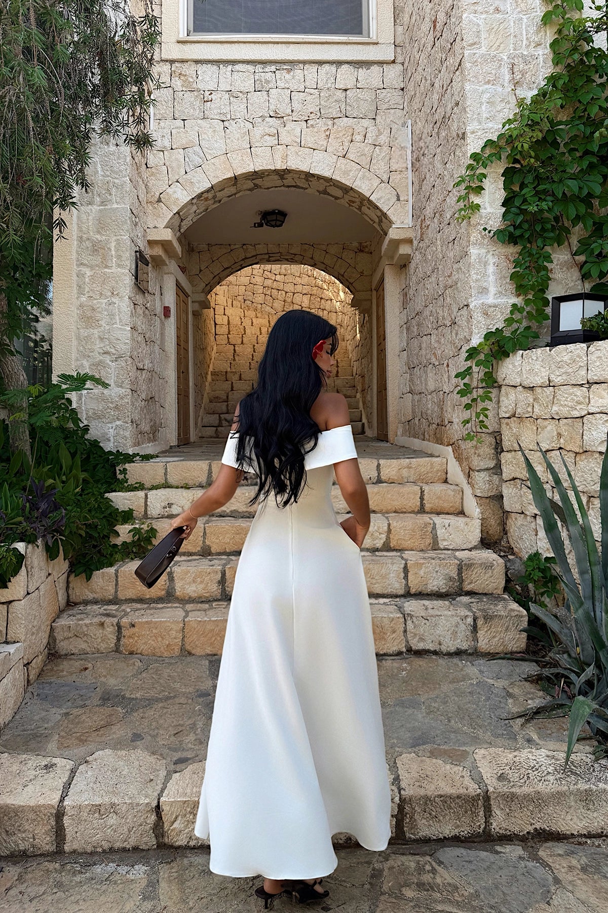 Beyaz Madonna Yaka Elbise