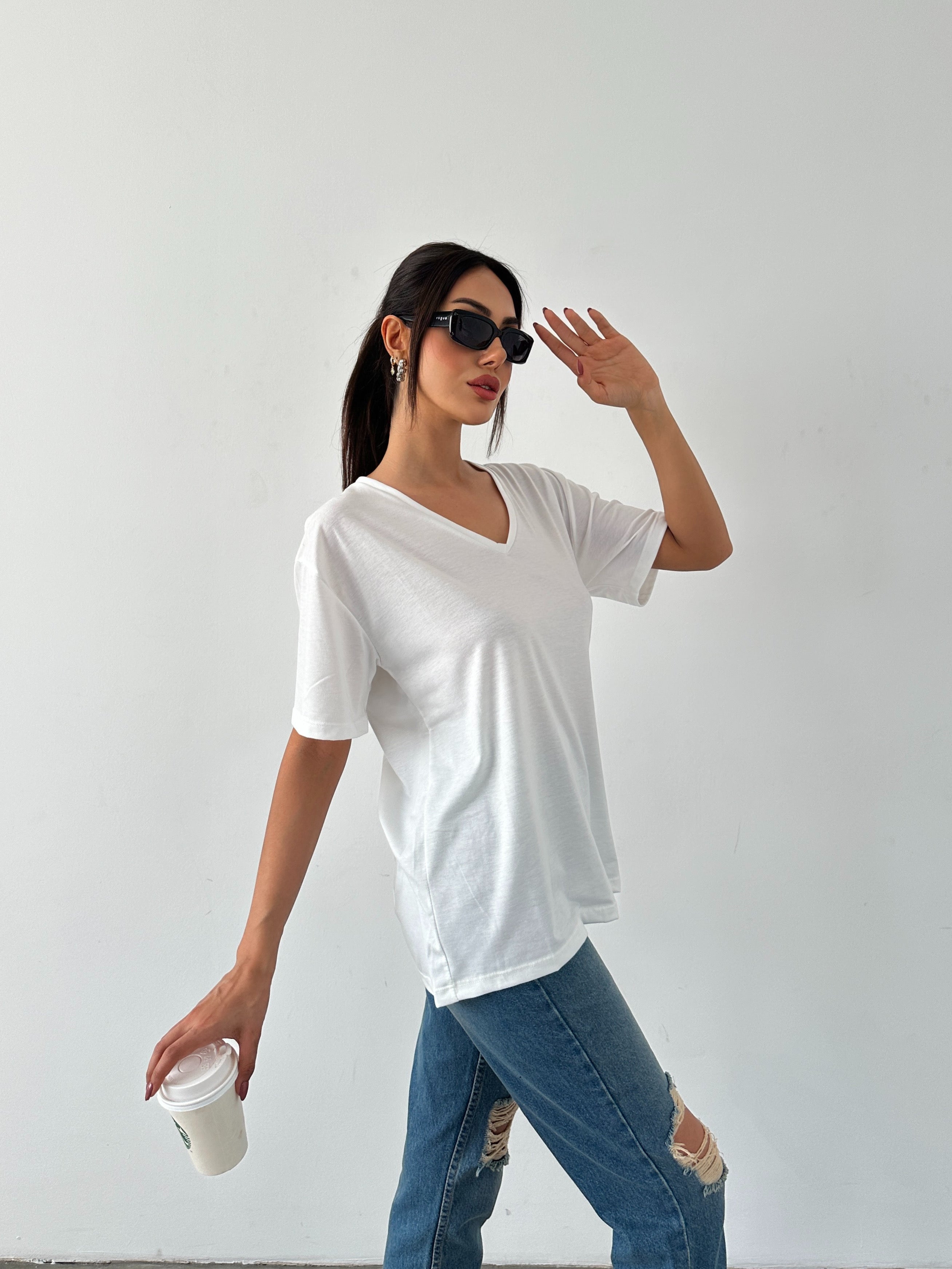V Yakalı Basic T-shirt