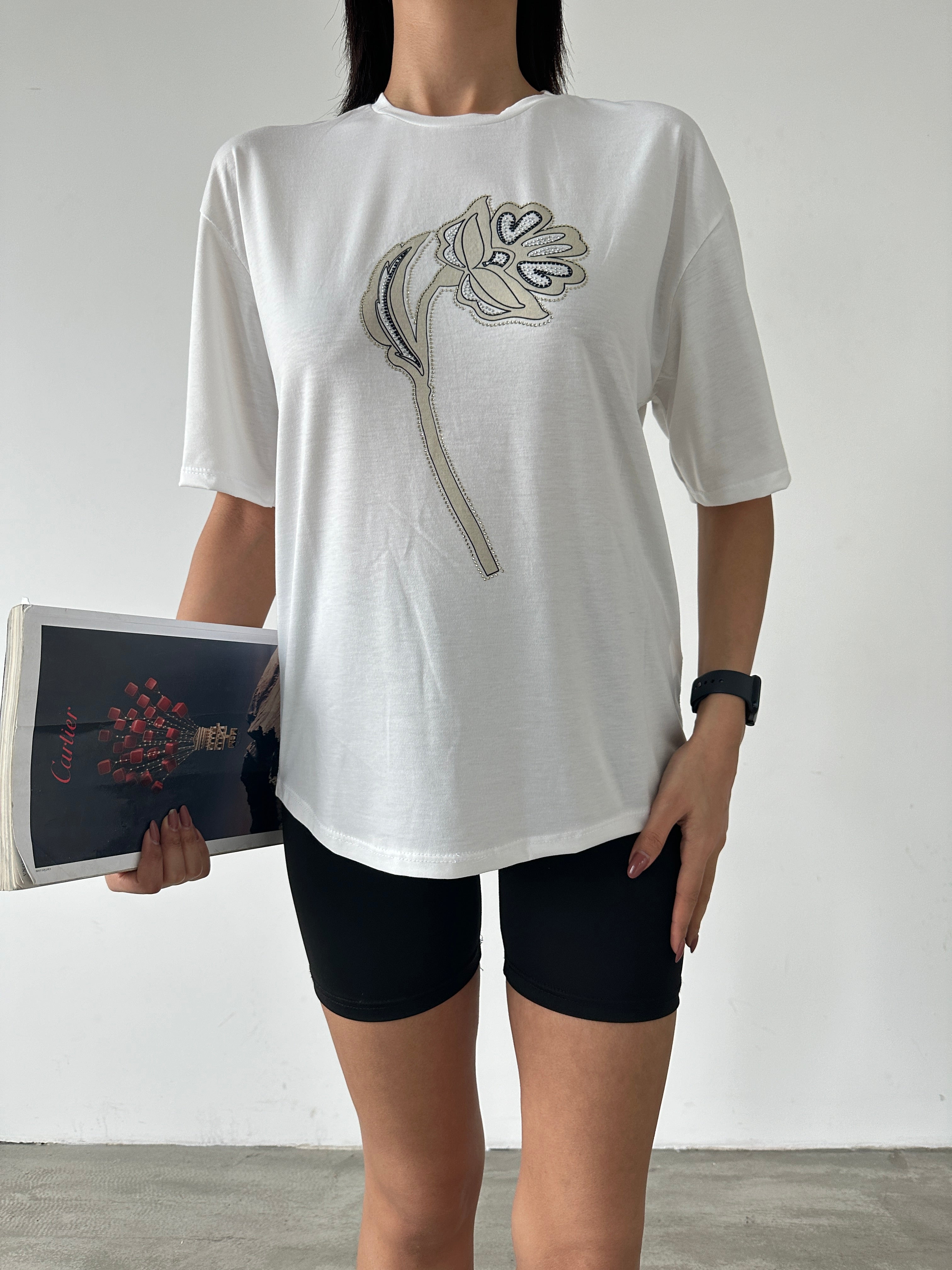 Çiçekli Taş Detaylı T-shirt