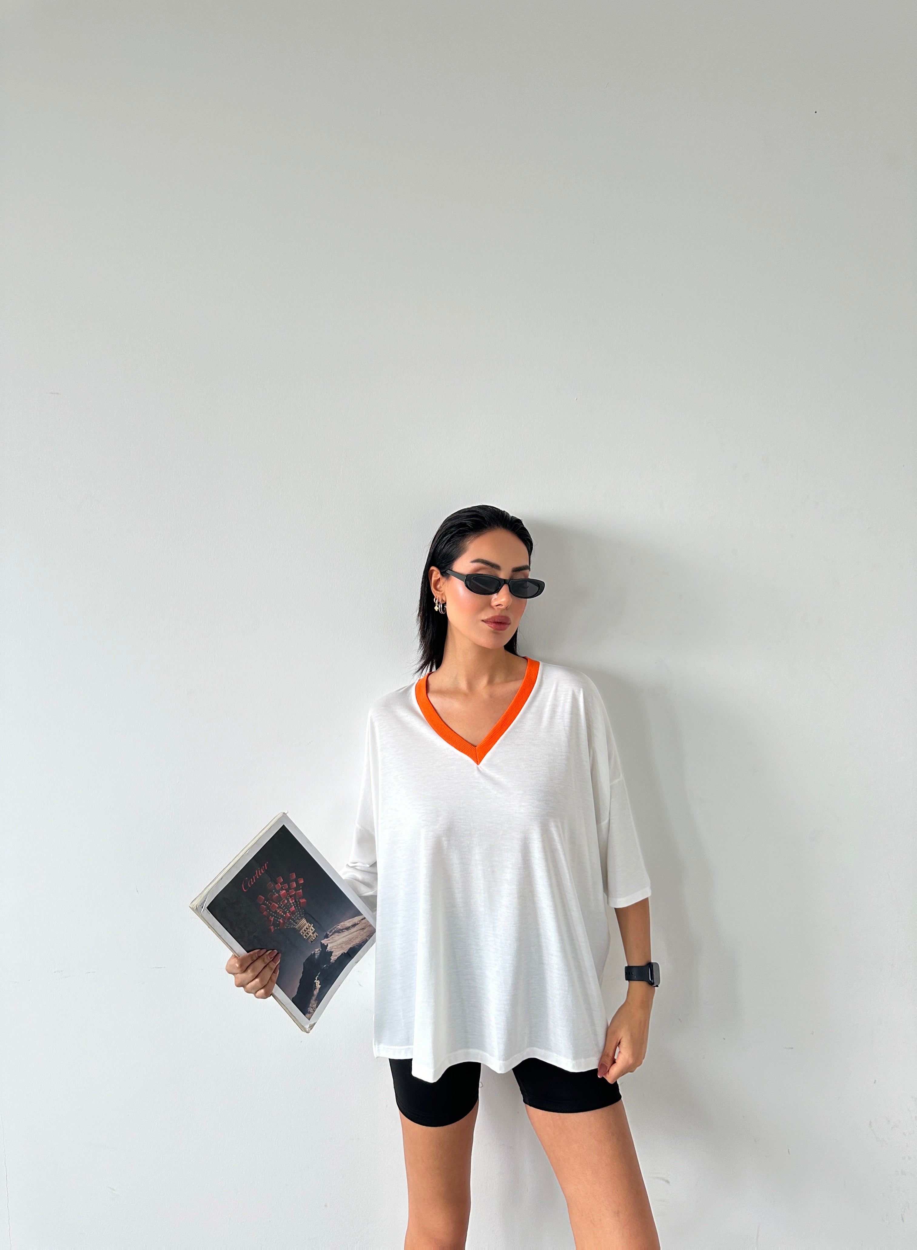 Yakası Renkli V Yaka Basic T-shirt