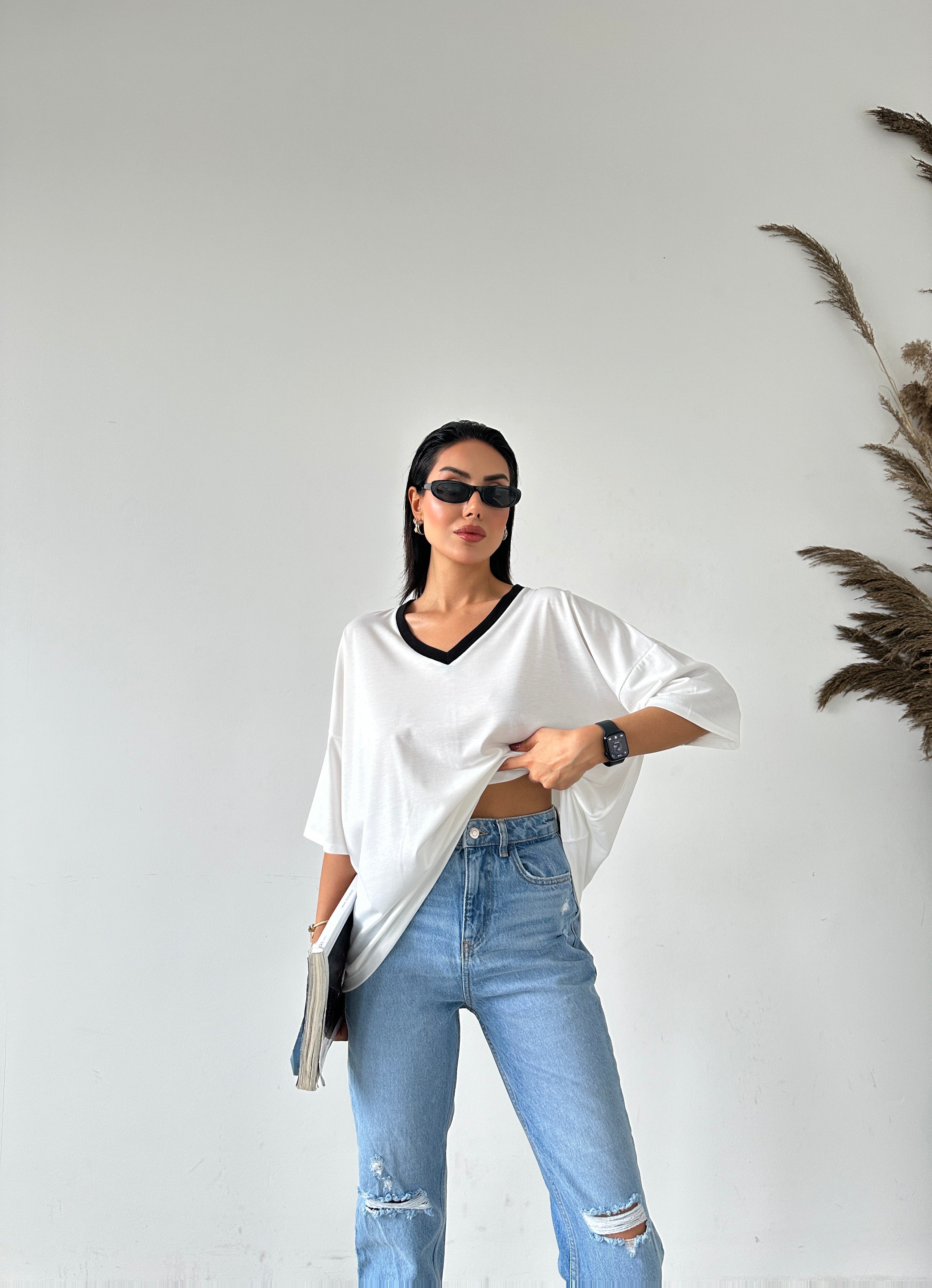 Yakası Renkli V Yaka Basic T-shirt