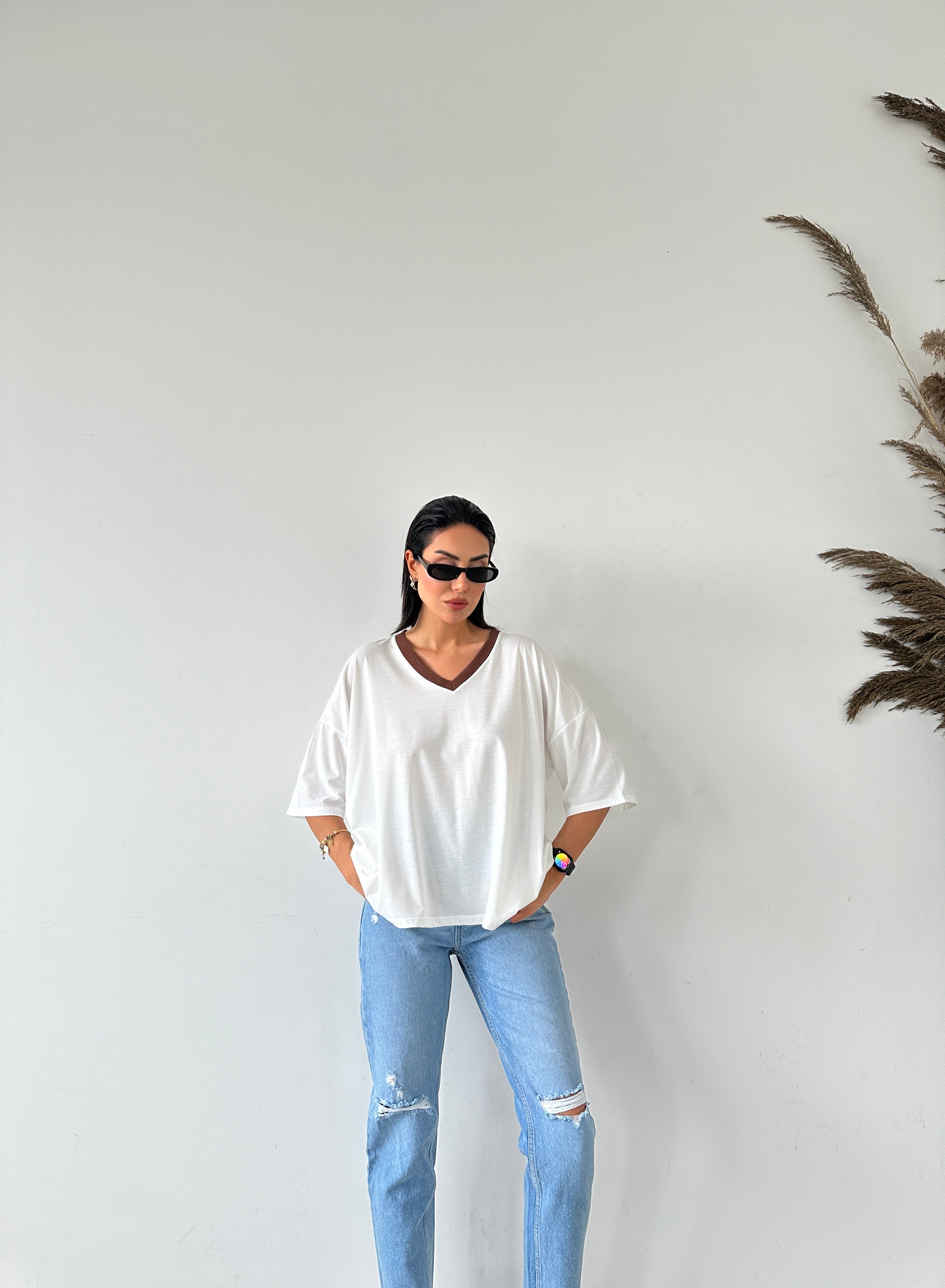 Yakası Renkli V Yaka Basic T-shirt